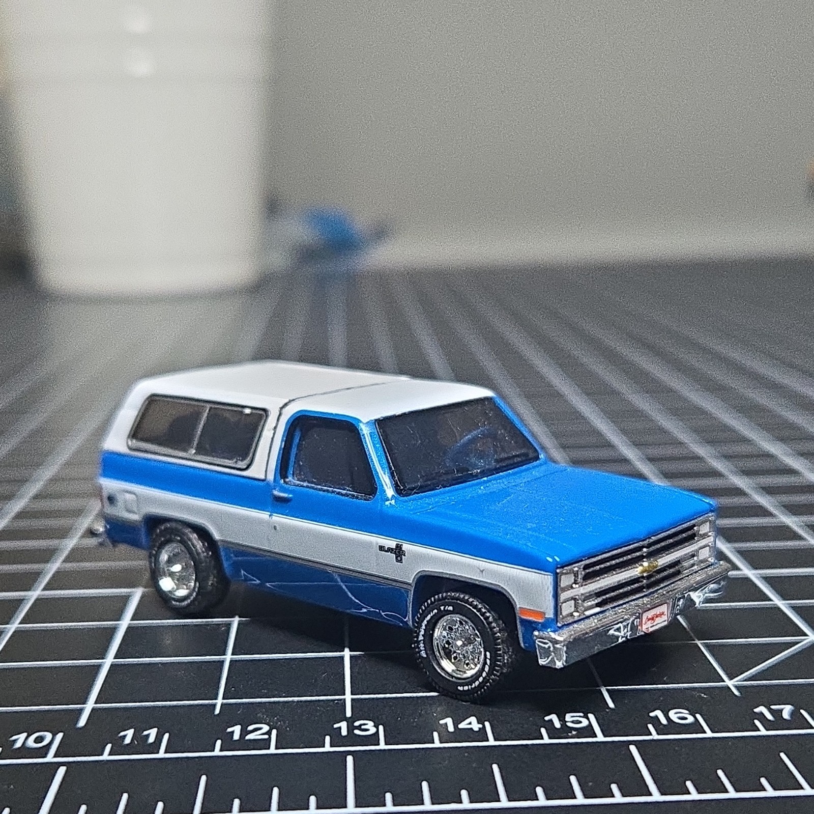 Greenlight 1/64 1984 Chevrolet K-5 Blazer Blue/White Diecast Removable Top