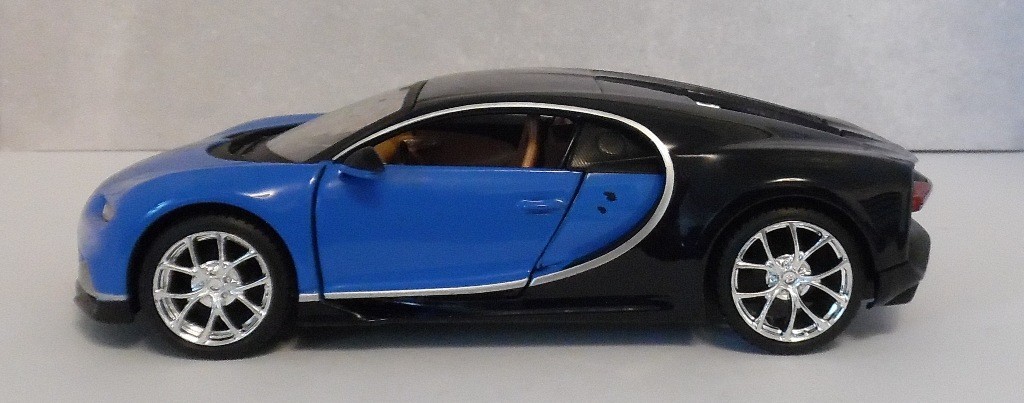 Diecast Blue/Black Bugatti Chiron 1/24 Welly Pre-Owned