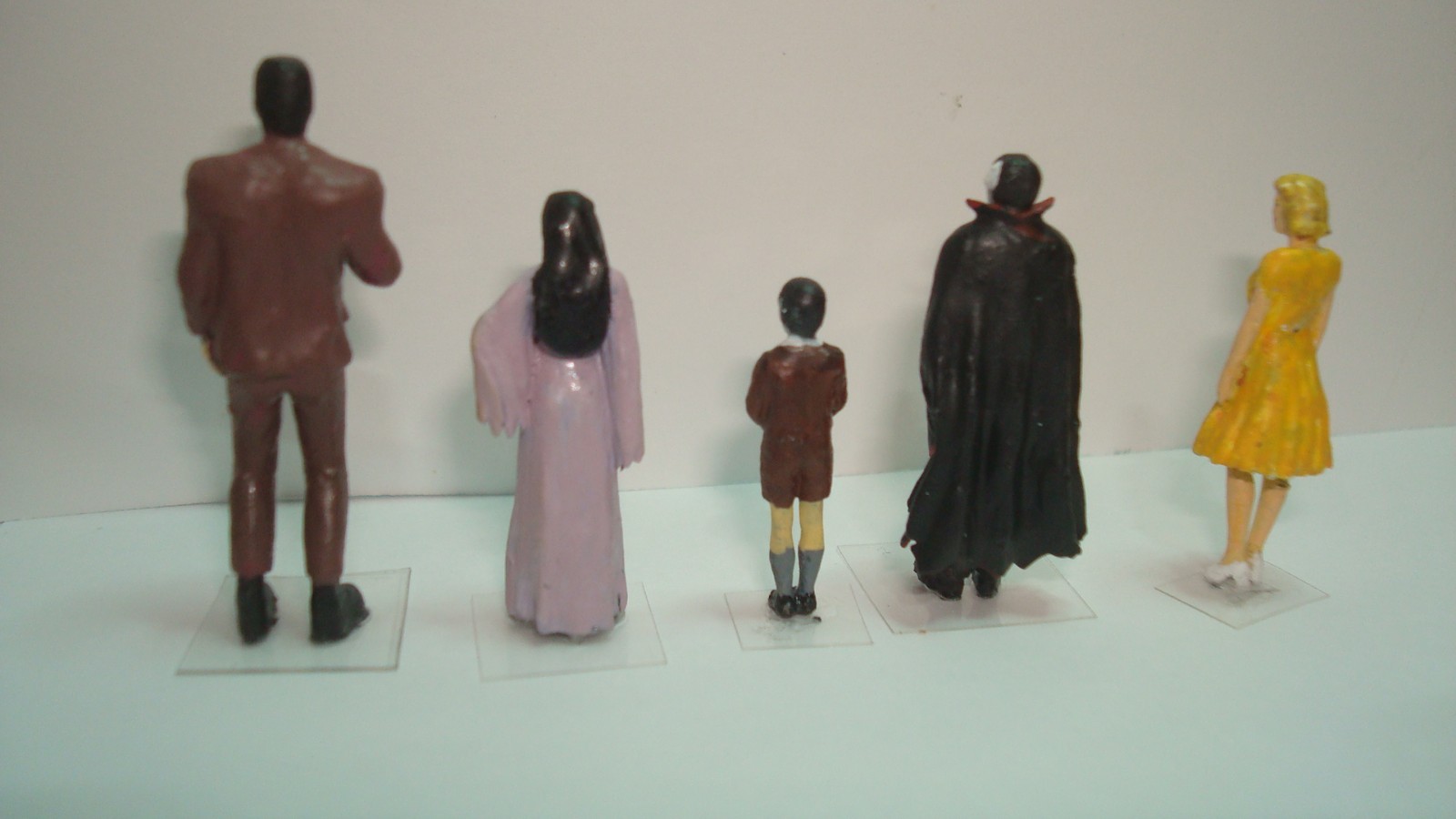 1/64 Scale the Munster’s family only. No car or backdrop is included.