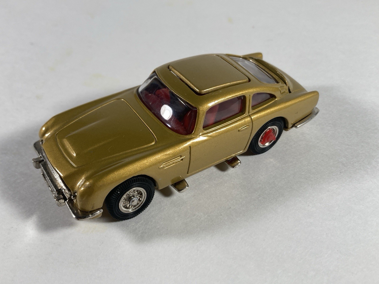 Corgi 1/43 Scale 04201 James Bond 007 Aston Martin DB5 & Oddjob Figure Set