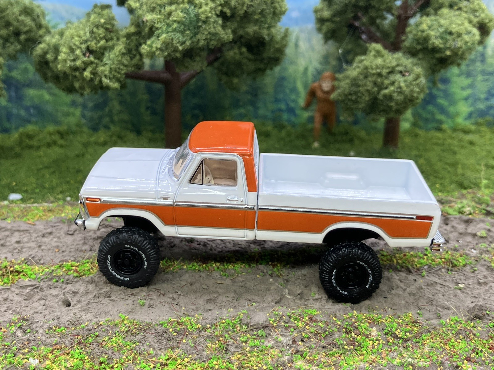 1977 Ford F-150 Ranger Explorer Lifted 4×4 Truck 1/64 Diecast Custom Greenlight