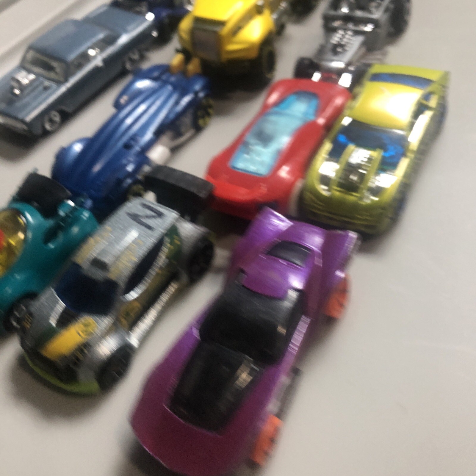 Hot Wheels Lot Of 17 Mixed Please See Photos