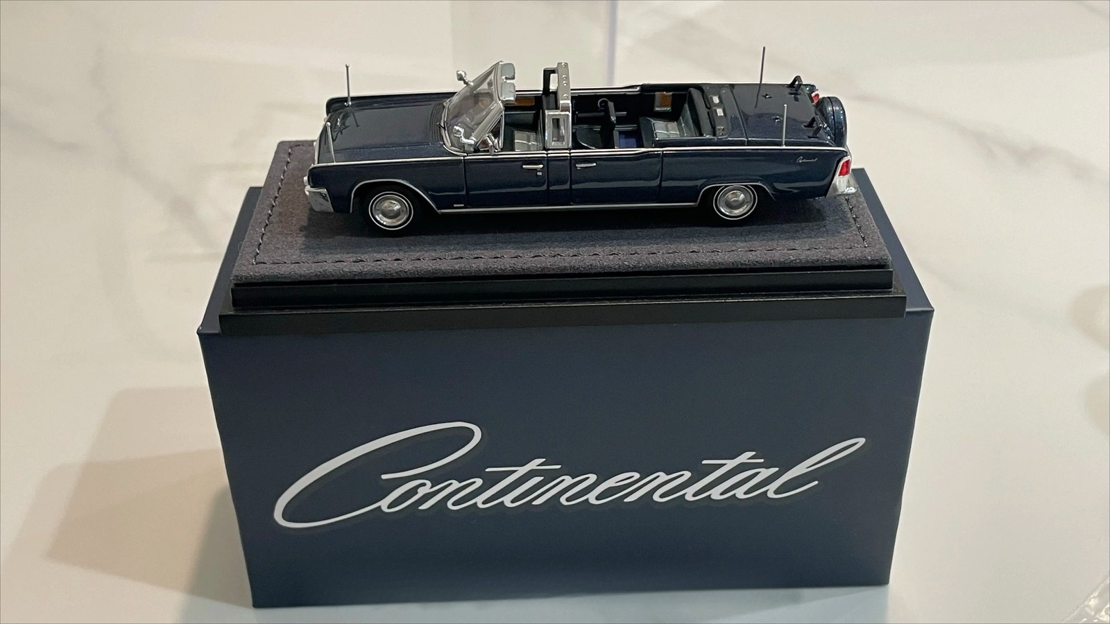 GOC 1/64 Lincoln Continental X100 HEC Beijing Exclusive Kennedy Car Chase Chance