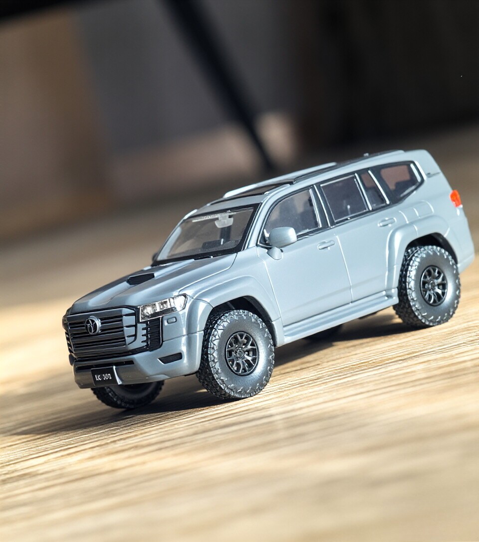 Masdi 1:64 Gray LC300 Land Cruiser ORV SUV Sports Model Diecast Metal Car