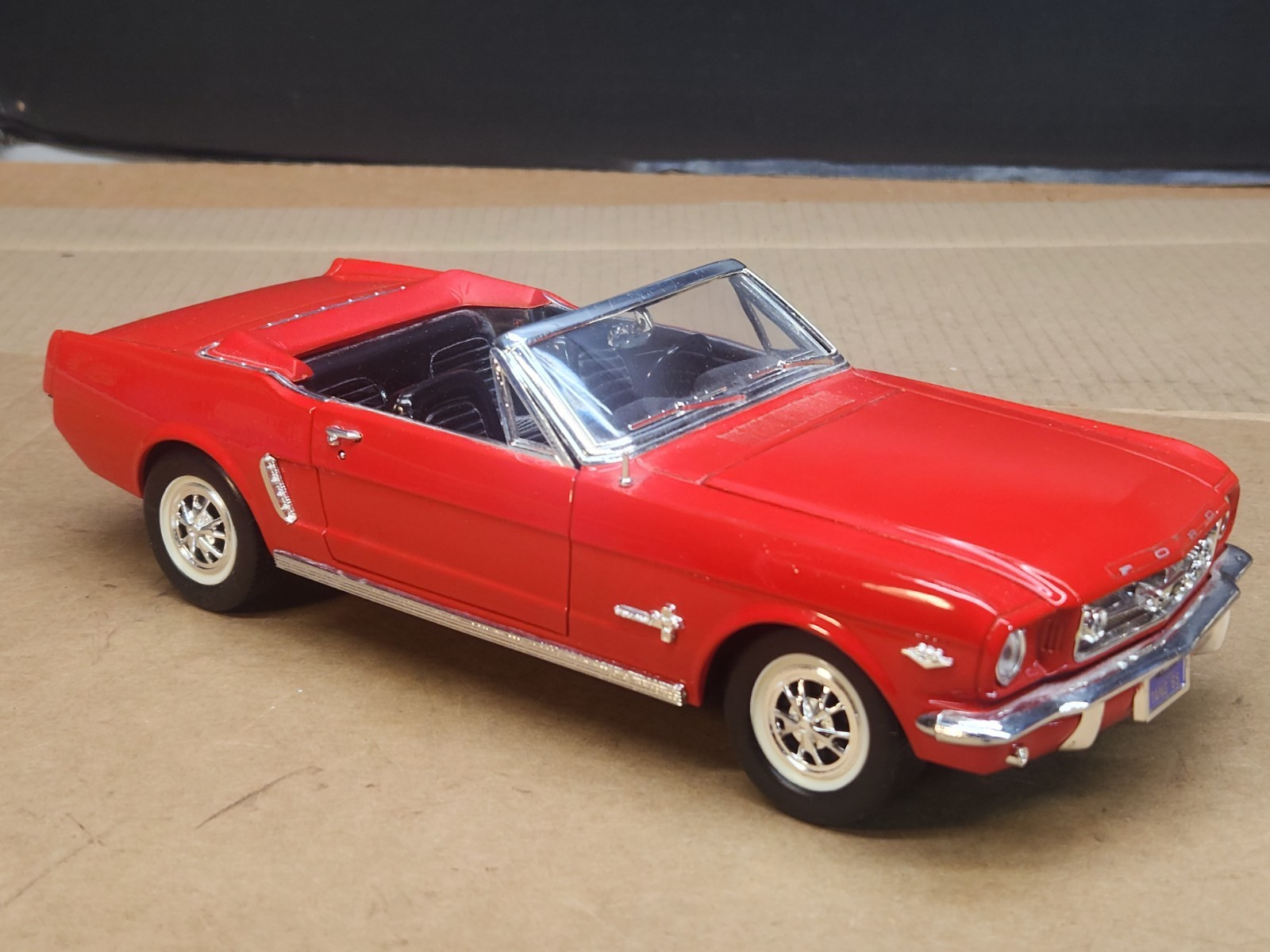 Mira 1965 Ford Mustang Convertible 1:18 Golden Line Collection Diecast Metal