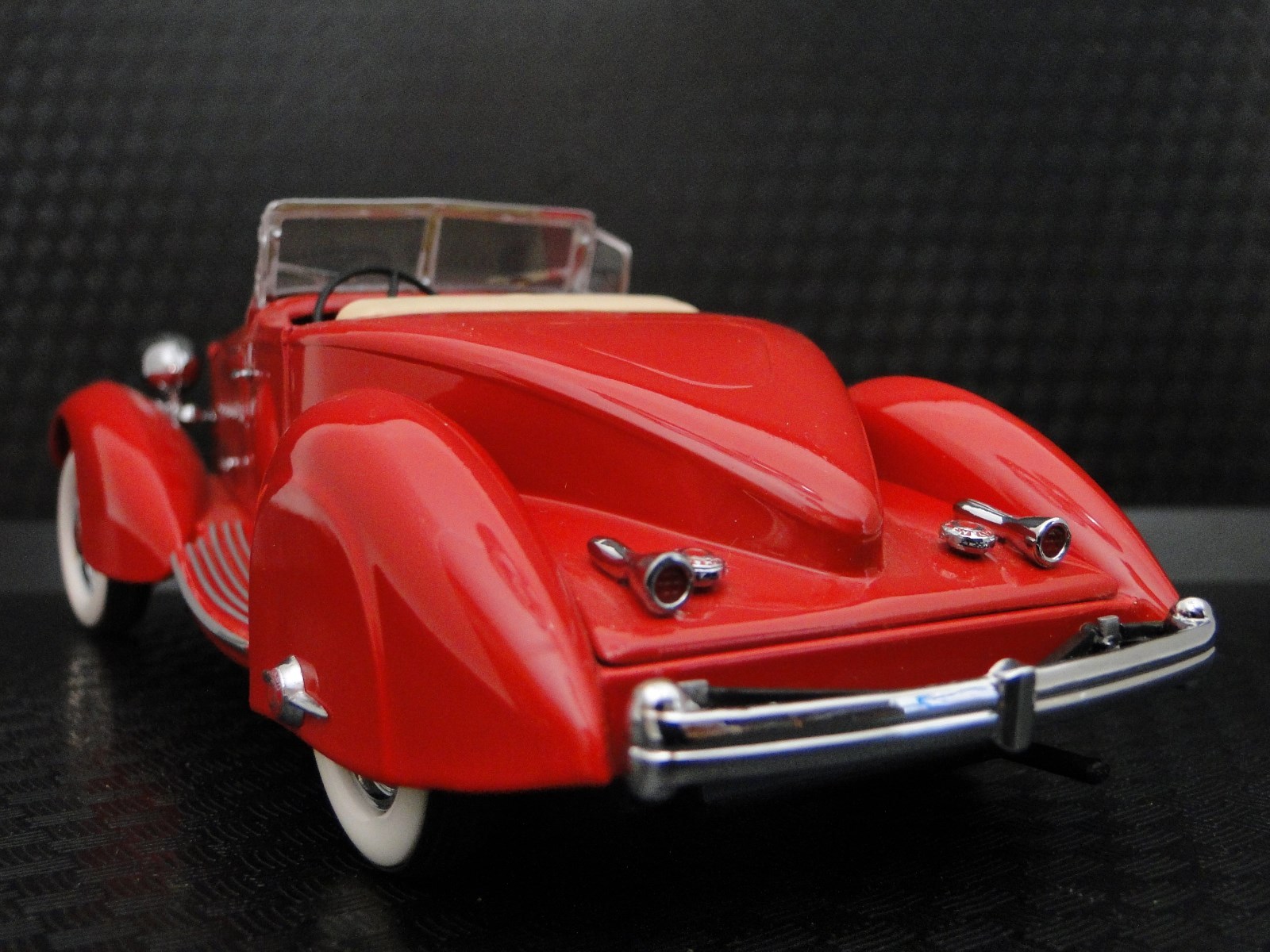 Classic Race Car Racing Racer Carousel Red 1 18Unique12Metal Diecast Model24