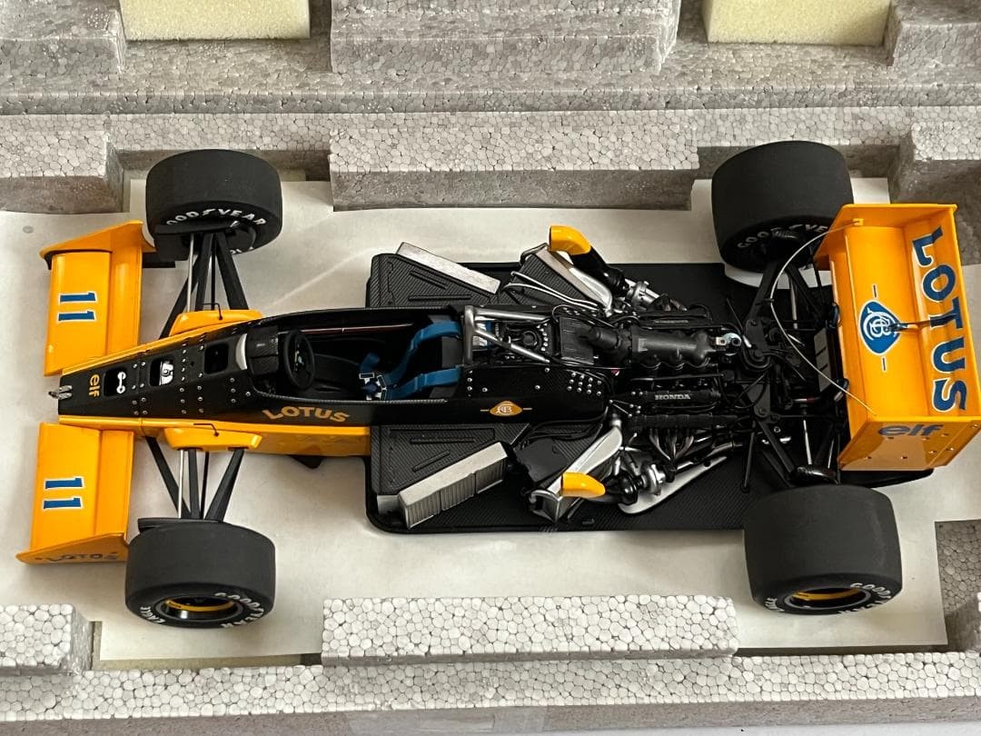 AUTOart 1/18 88726 Team Lotus Type 99T F1 1987 S.Nakajima #11 Diecast Model Used