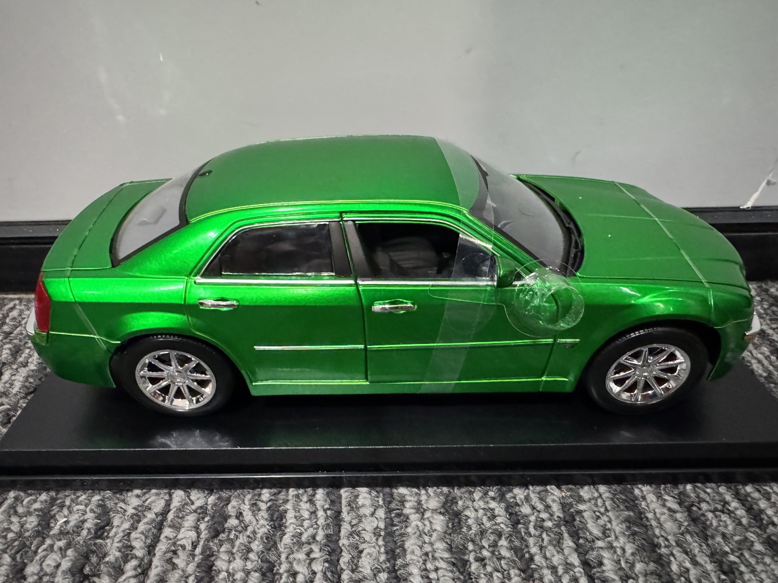 Maisto 1:18 Diecast Special Edition 2005 Chrysler HEMI 300C GREEN NEW IN BOX