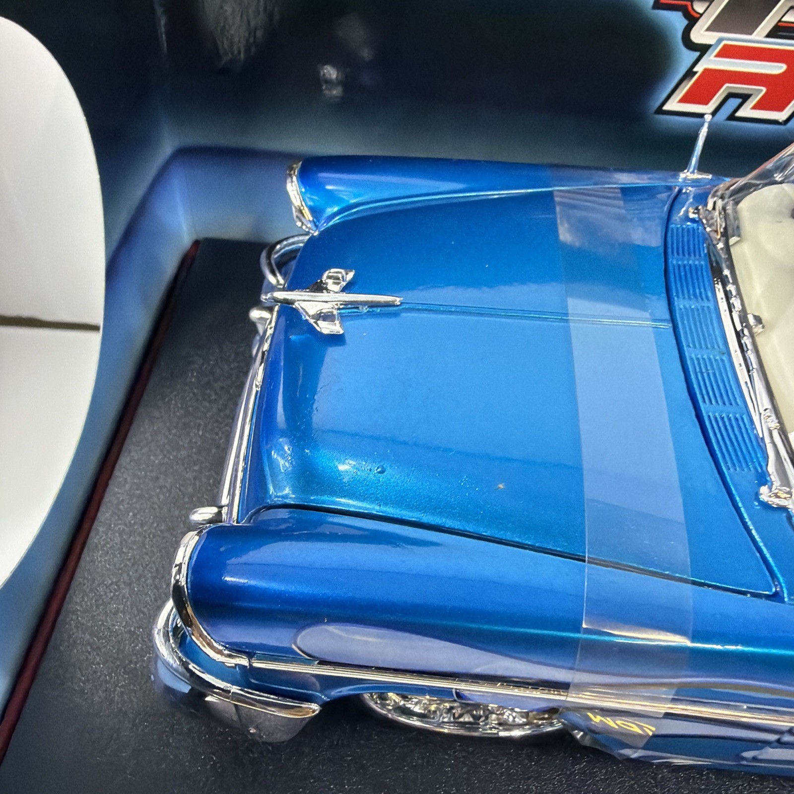 1/18 Scale Maisto Pro Rodz 1955 Chevrolet Nomad Blue With Blue Roof And Flames.