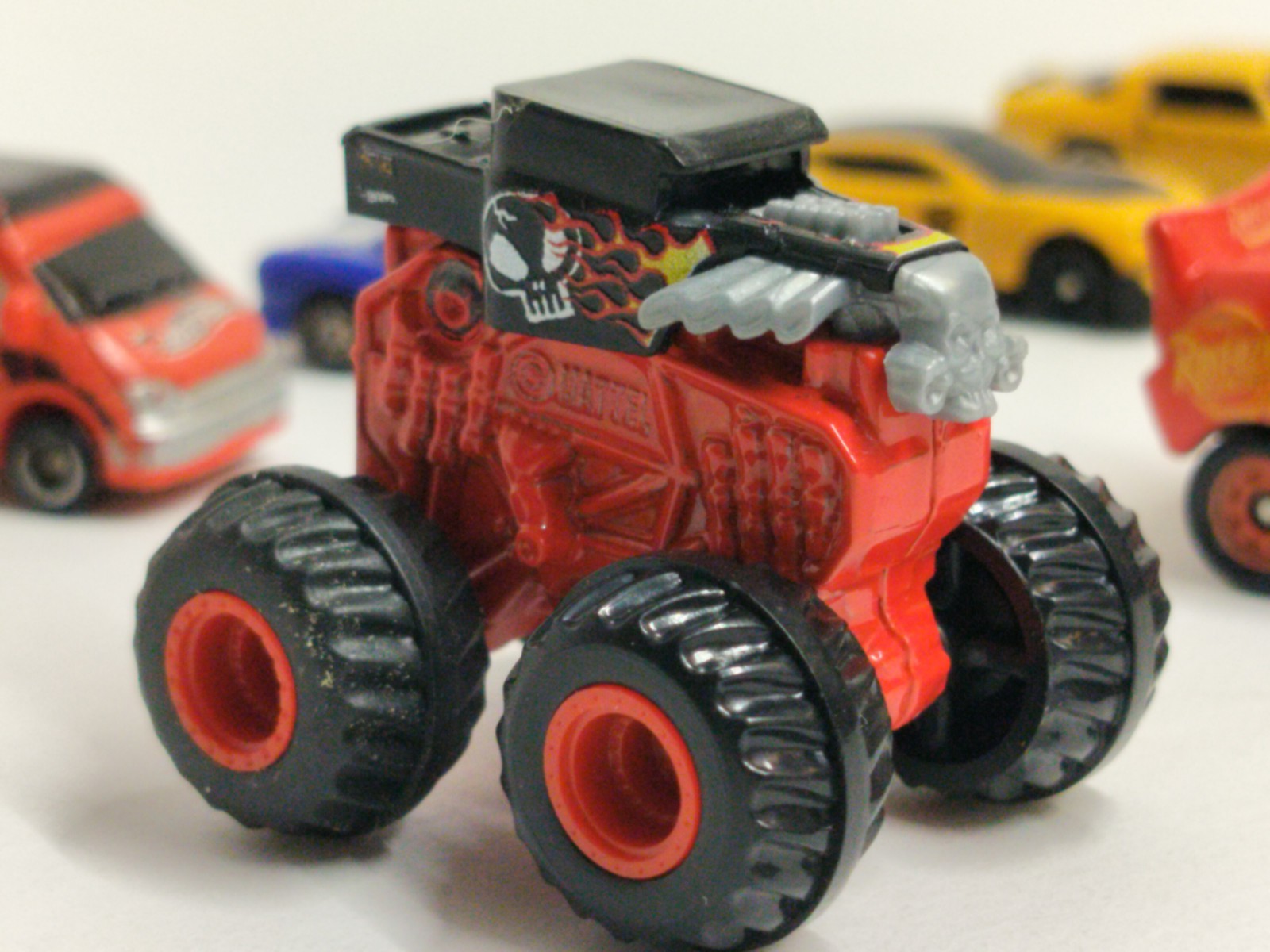 Lot Of 7 Toy Cars Die-cast And Plastic Hot wheels And Other Brands Preowned.