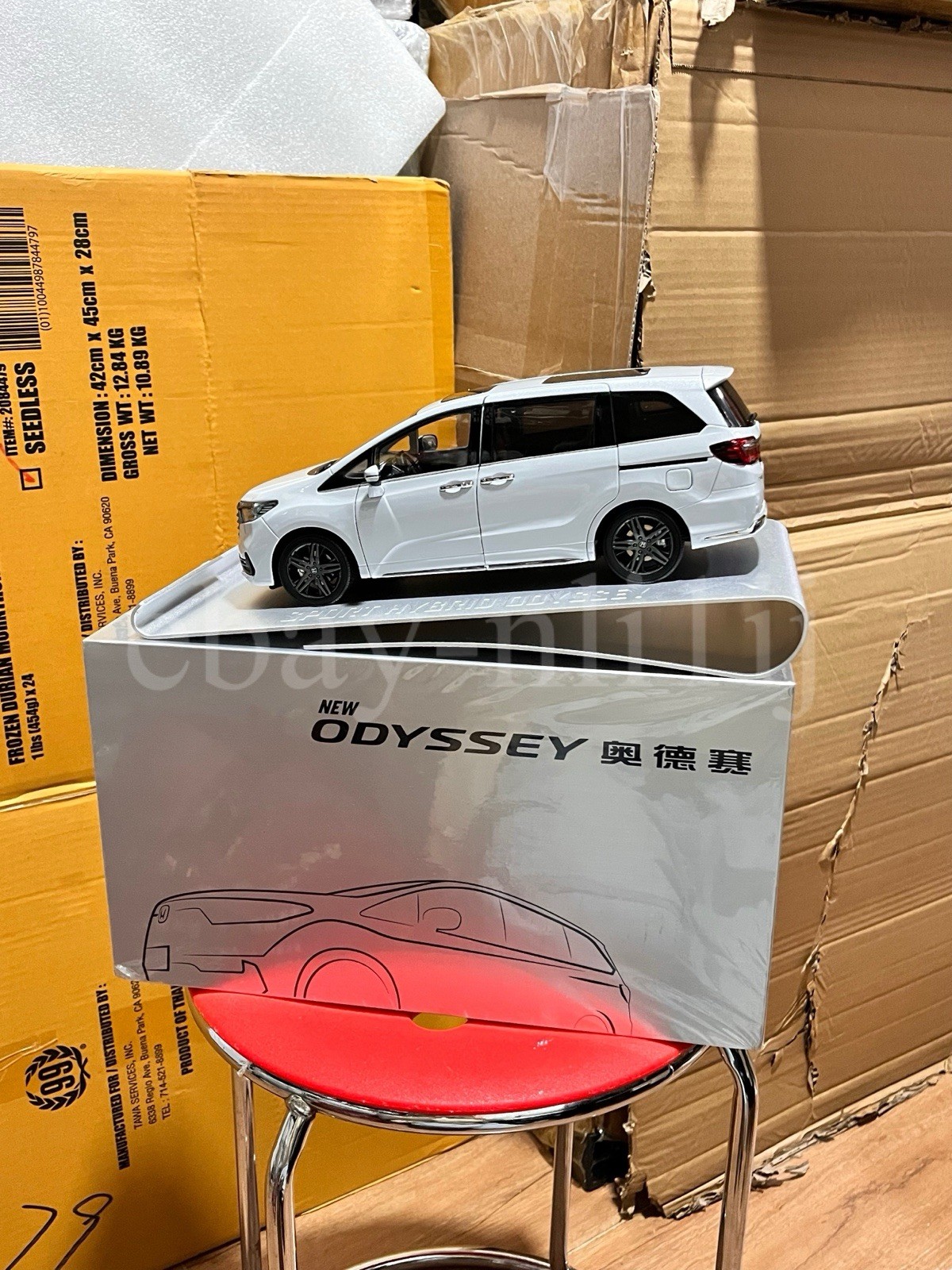 1:18 Scale Honda Odyssey Absolute Black Edition White Diecast Model With Base