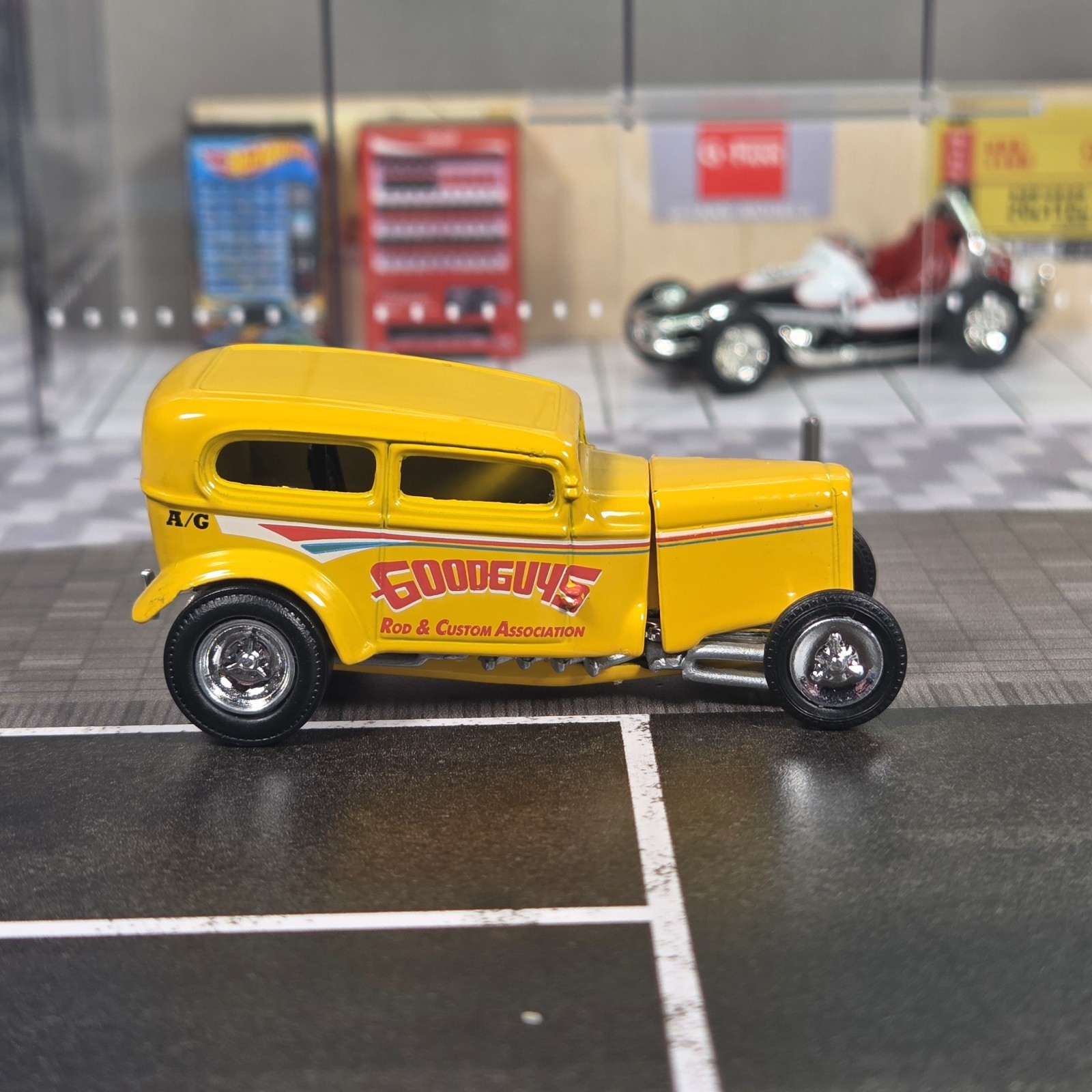 1:64 Hot Wheels LE 1932 32 Ford Vicky Yellow Goodguys Rod & Custom Association