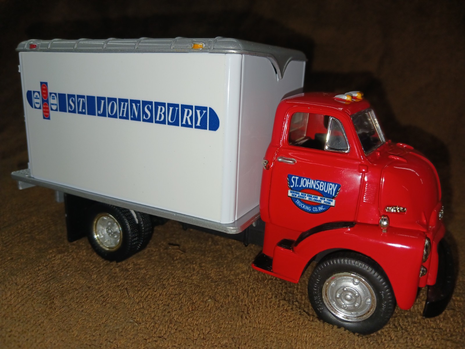 ST JOHNSBURY DELIVERY TRUCK REVERSED GRAPHIC DESIGN 1952 GMC VAN FIRST GEAR 1OF6