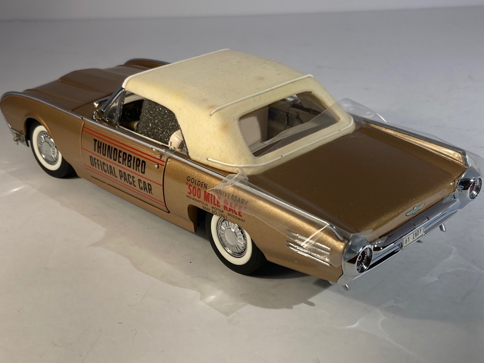 Danbury Mint 1:24 Ford Thunderbird Indy 500 Pace Car Diecast Gold