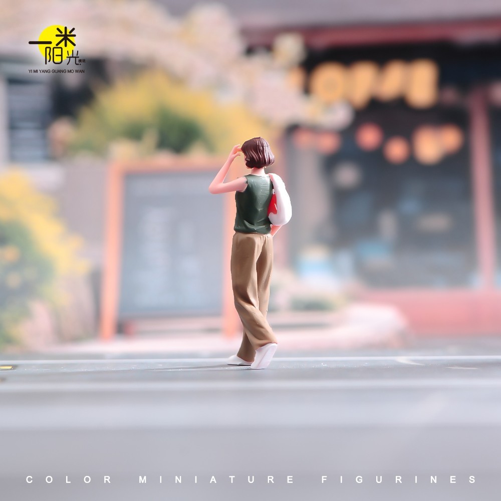 1/18 1/24 1/43 1/64 1/87 Miniatures Walking Girl Scene Prop Figures For Cars