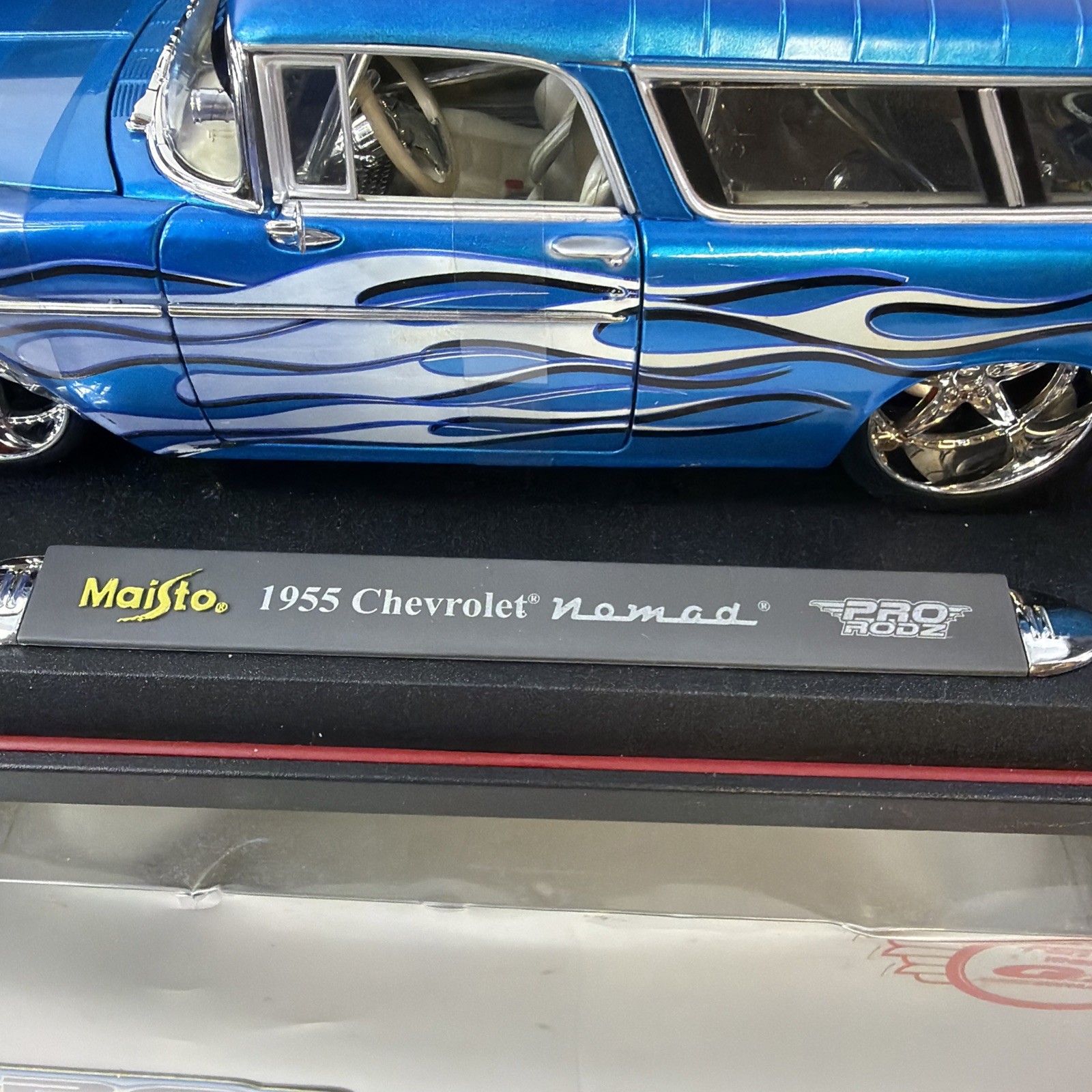 1/18 Scale Maisto Pro Rodz 1955 Chevrolet Nomad Blue With Blue Roof And Flames.