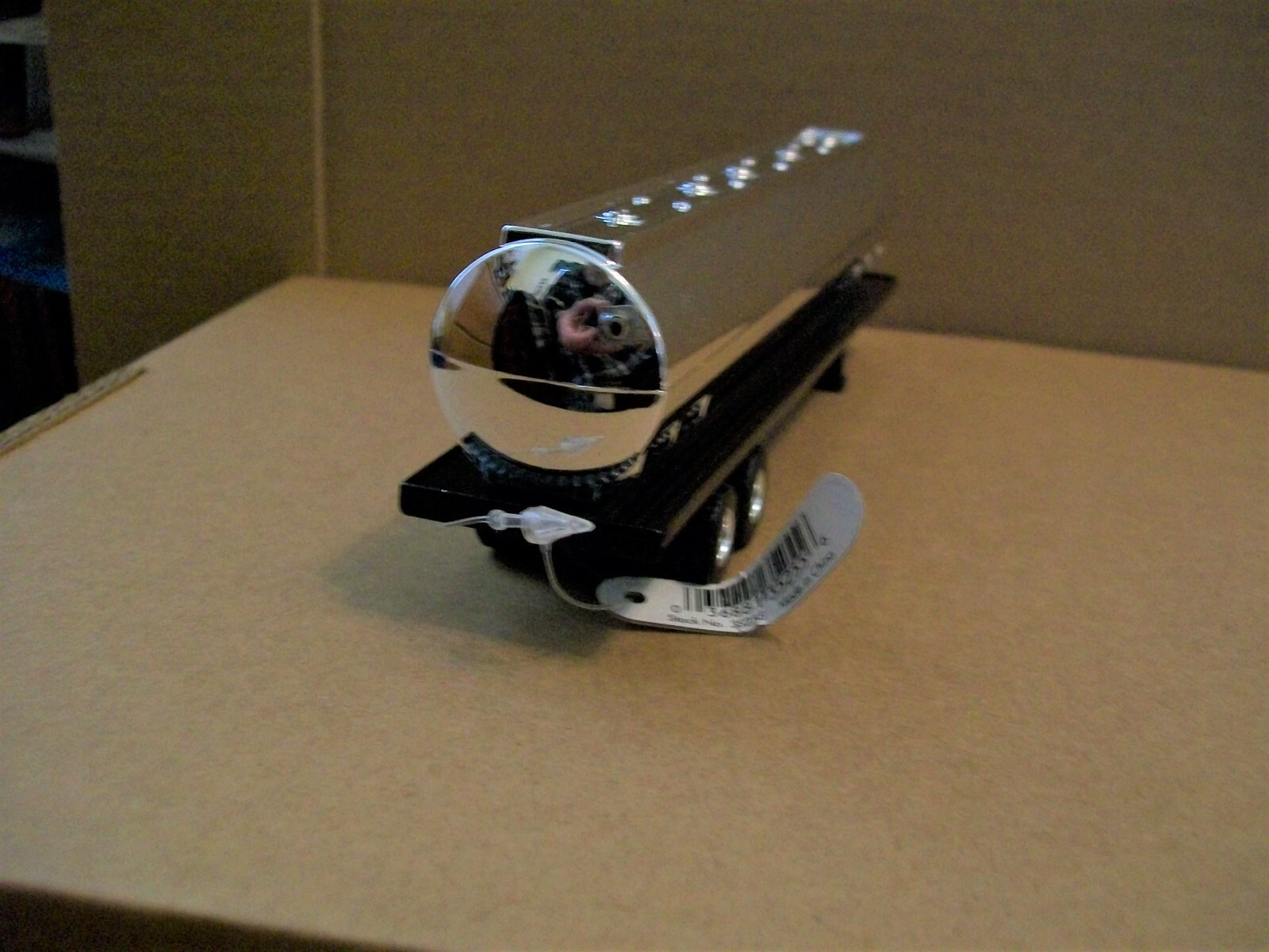 Ertl Collectibles RC2 Semi Tanker Trailer 6-1/2″ Long NO SCALE Black & Chrome