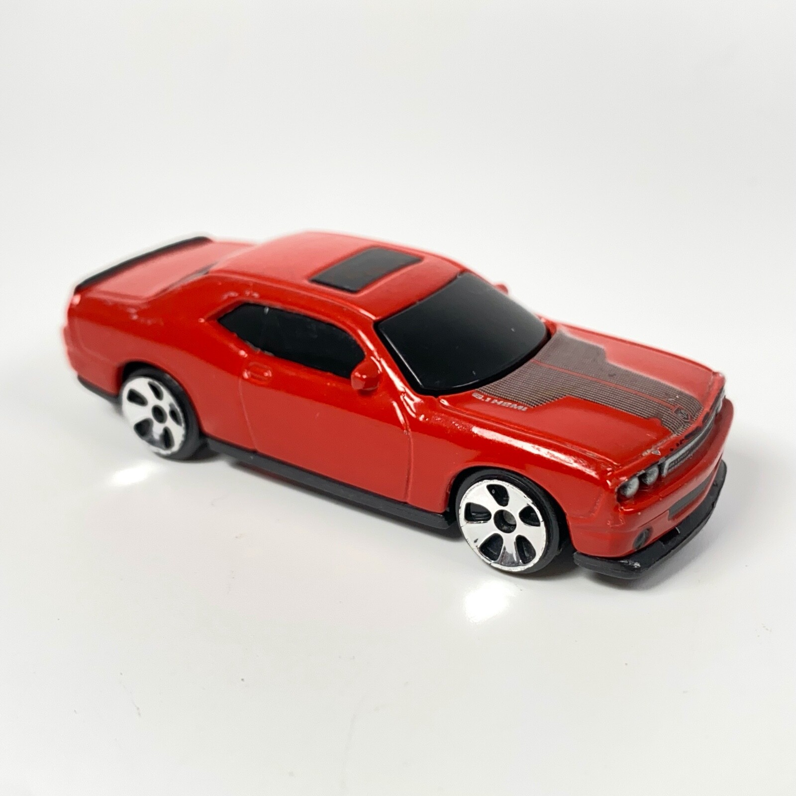 Maisto Lot 2006 Chevy Camaro Concept Yellow, 2008 Dodge Challenger SRT8 Red 1:64