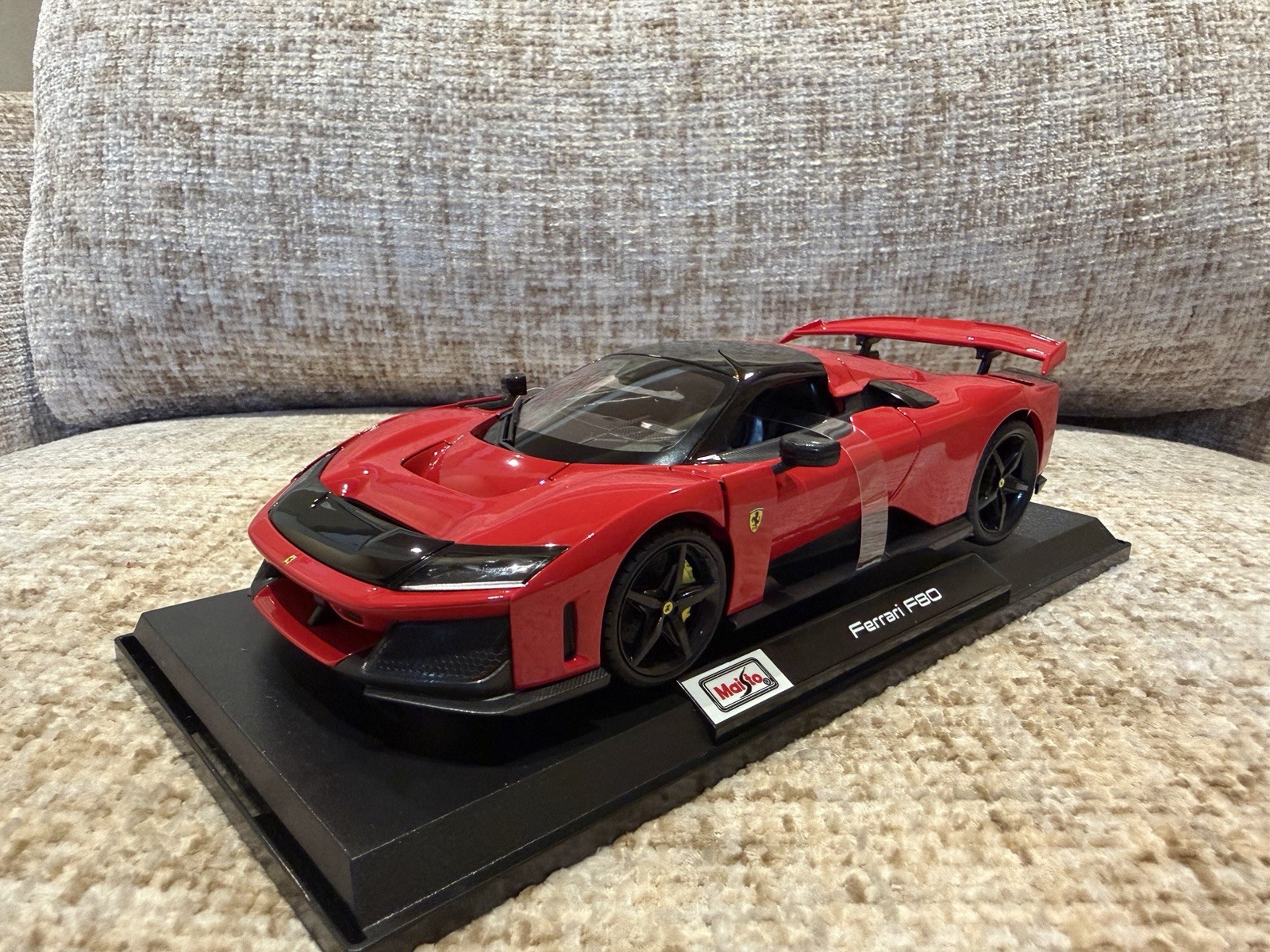 1/18 Maisto Ferrari F80 Rosso Corsa Red Diecast Special Edition