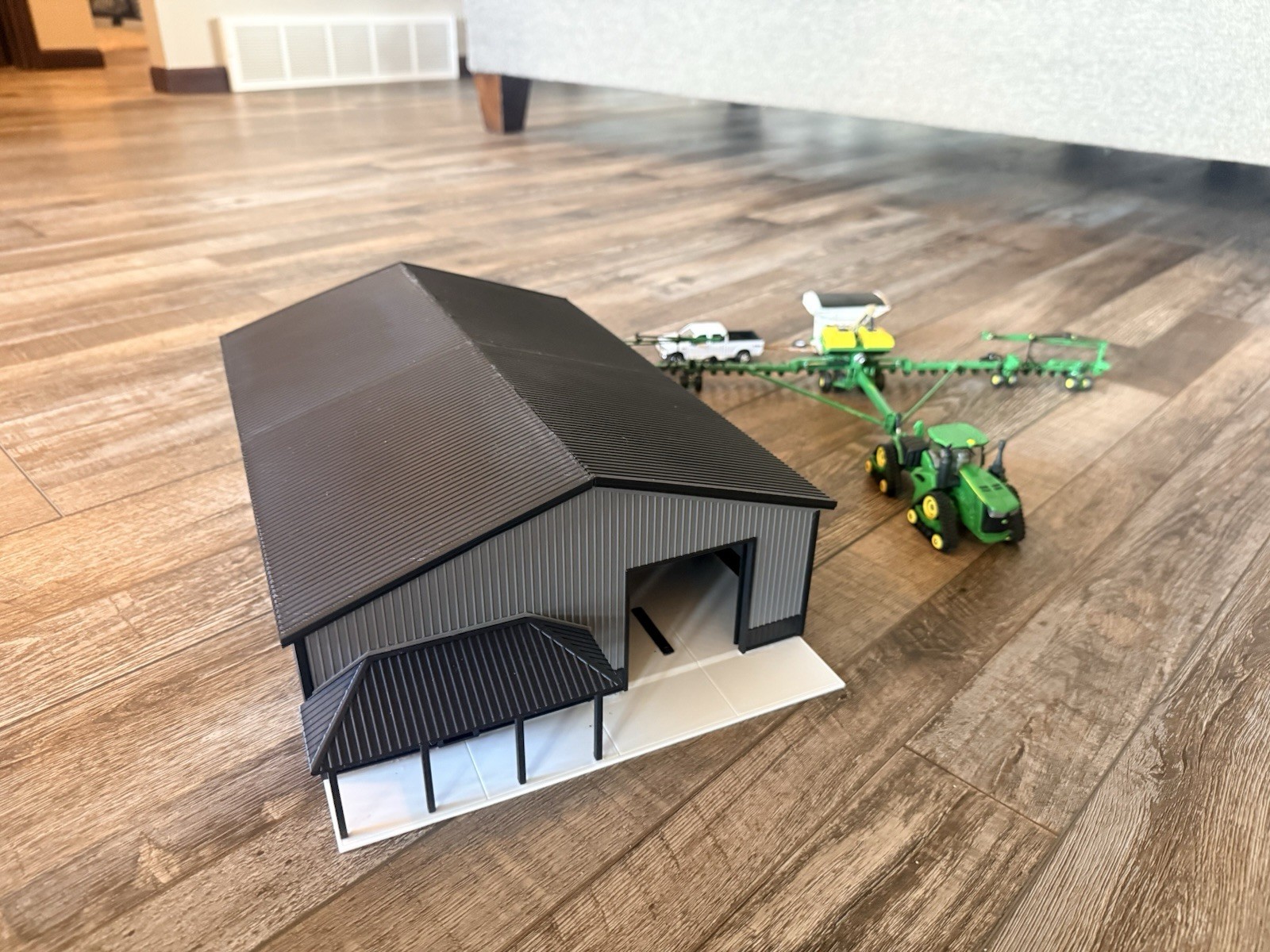 1/64 Scale Black And Gray Shop