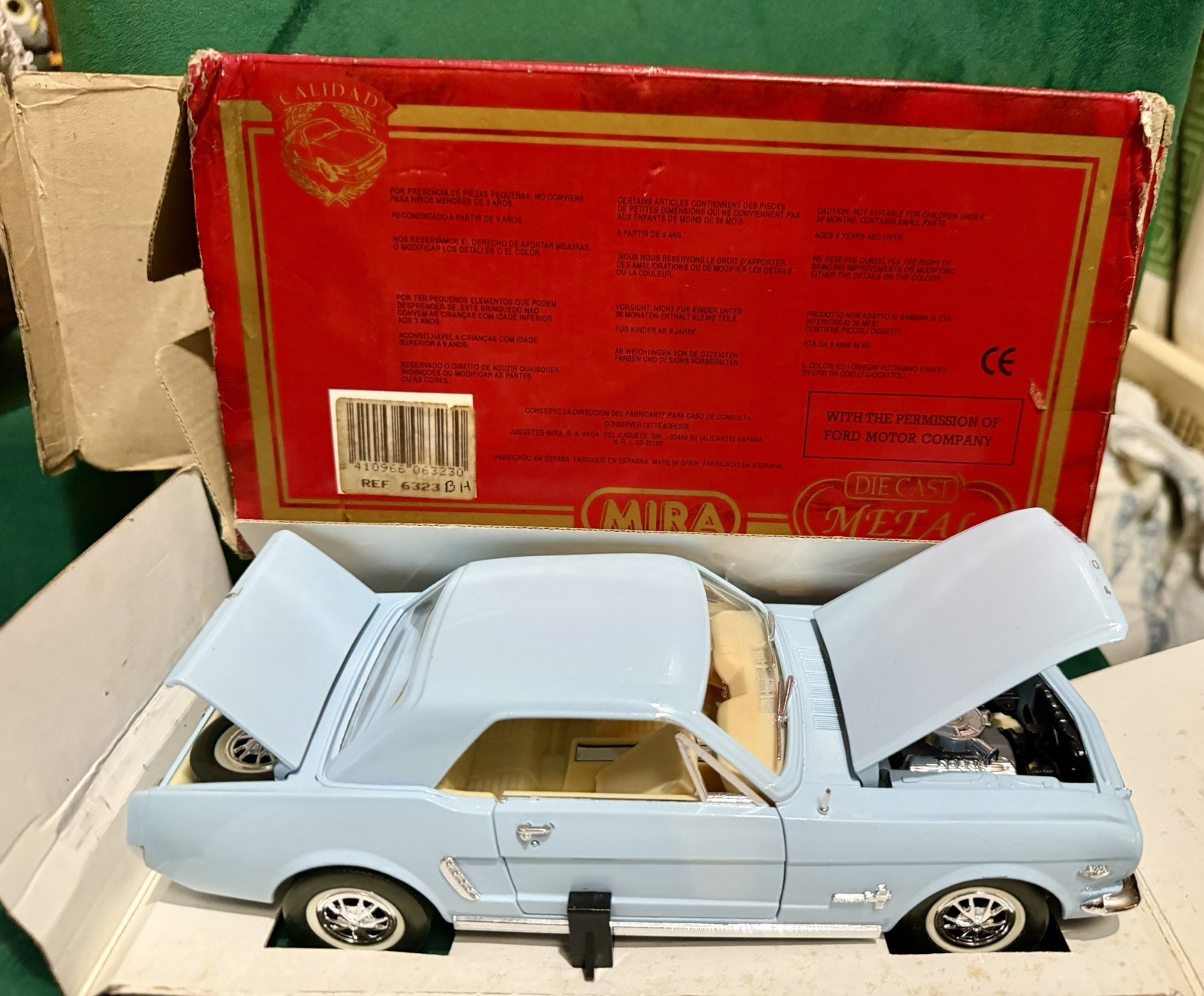 MIRA Golden Line 1:18 1965 Ford Mustang Light Blue Diecast Opening Parts