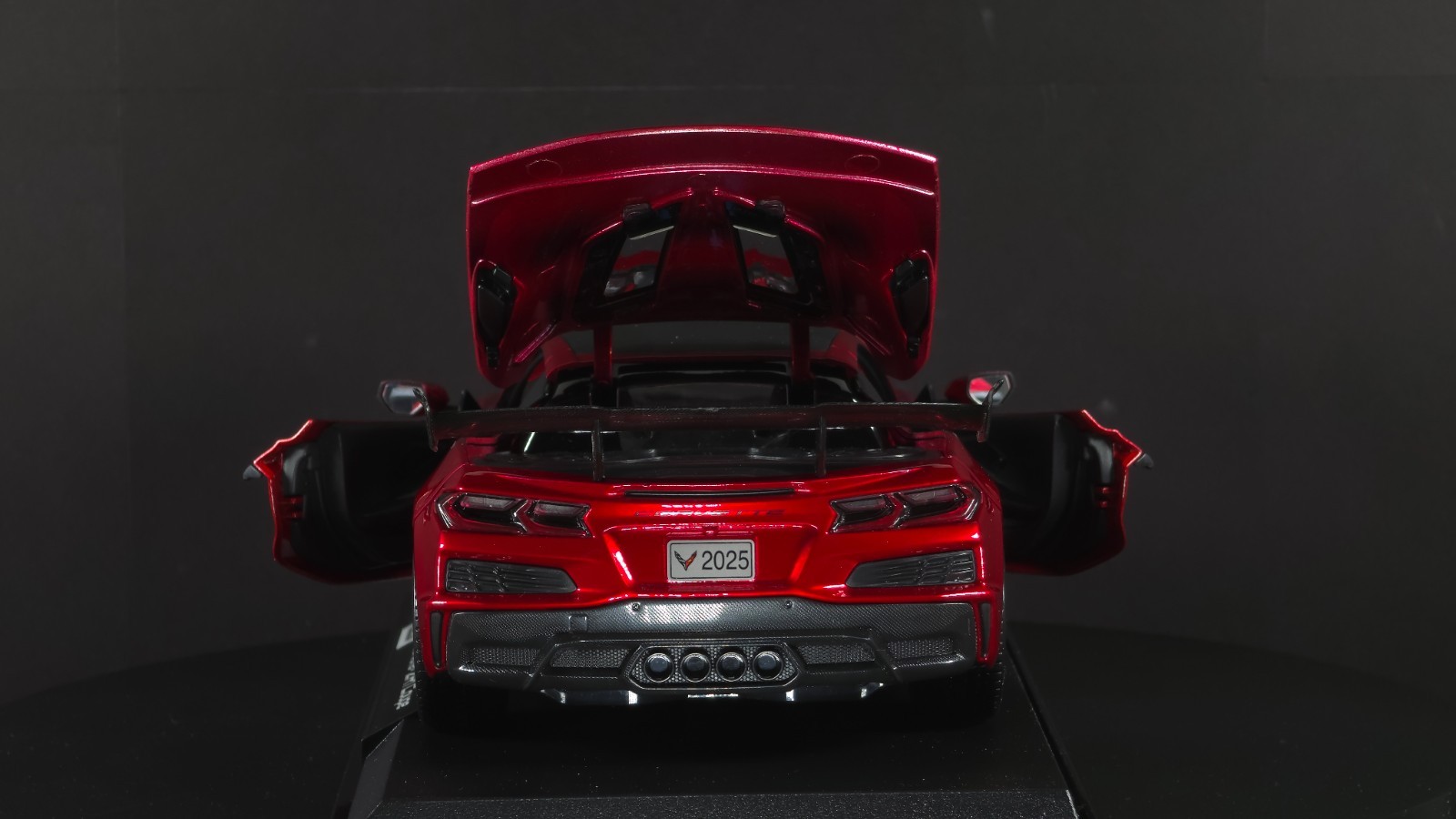 Corvette ZR1 Coupe 1:18 Maisto Exclusive Style Special Edition – Red