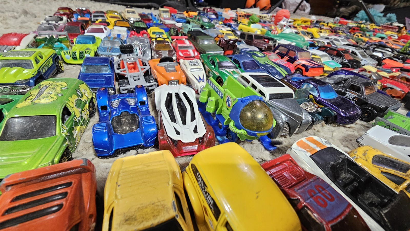 100 Hot Wheels Matchbox Tomica Cars Bulk Lot- Random Mixed Mystery Diecast Used