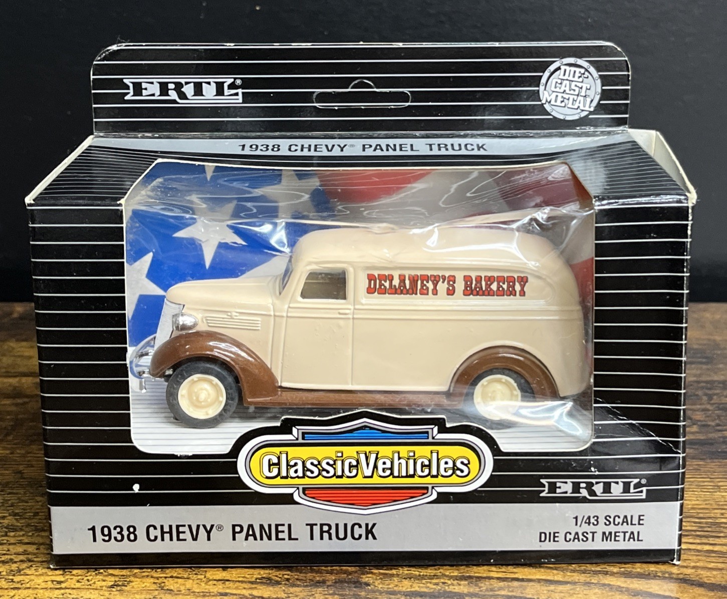 ERTL Classic Vehicles Delaney’s Bakery 1938 Chevy Panel Truck 1/43 Scale #2824