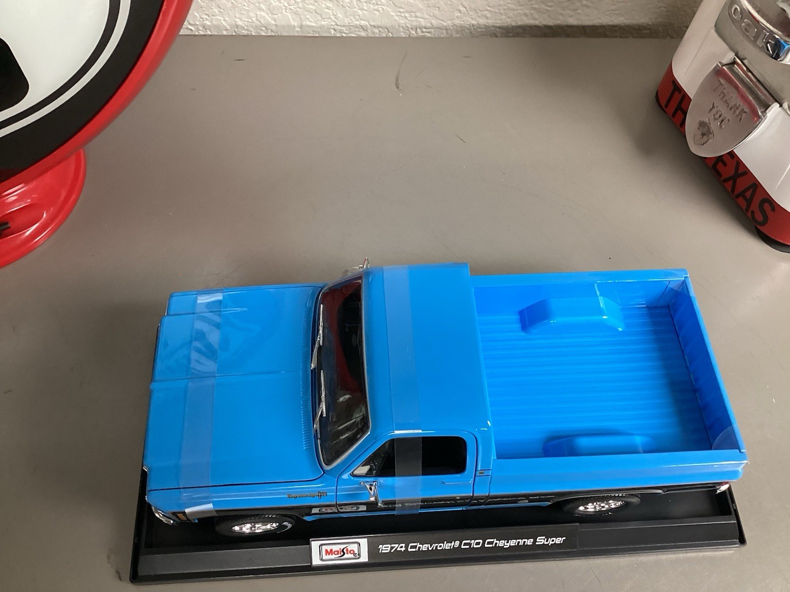 Maisto 1974 Chevrolet C/10 Cheyenne Super 1:18 Scale Special Edition Diecast