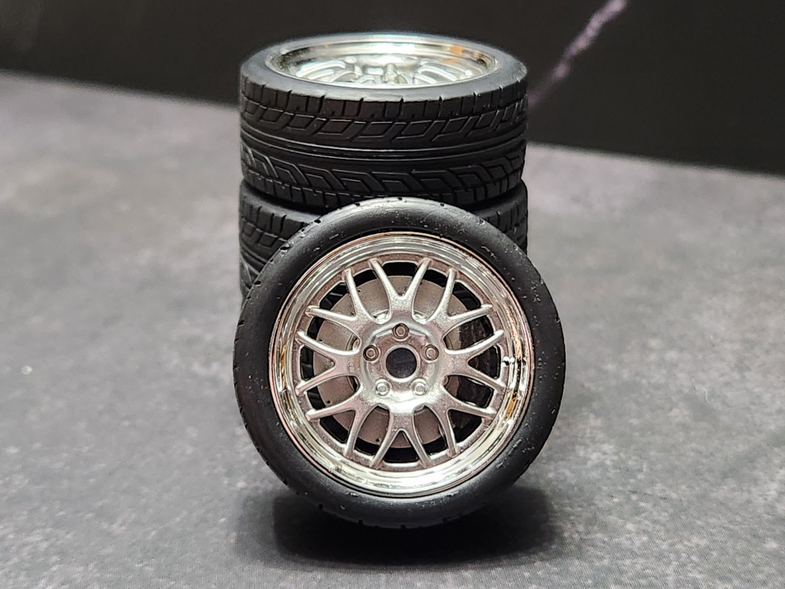 1/18 ACME Street Fighter 18″ Wheel & Tire Set-A1805222W