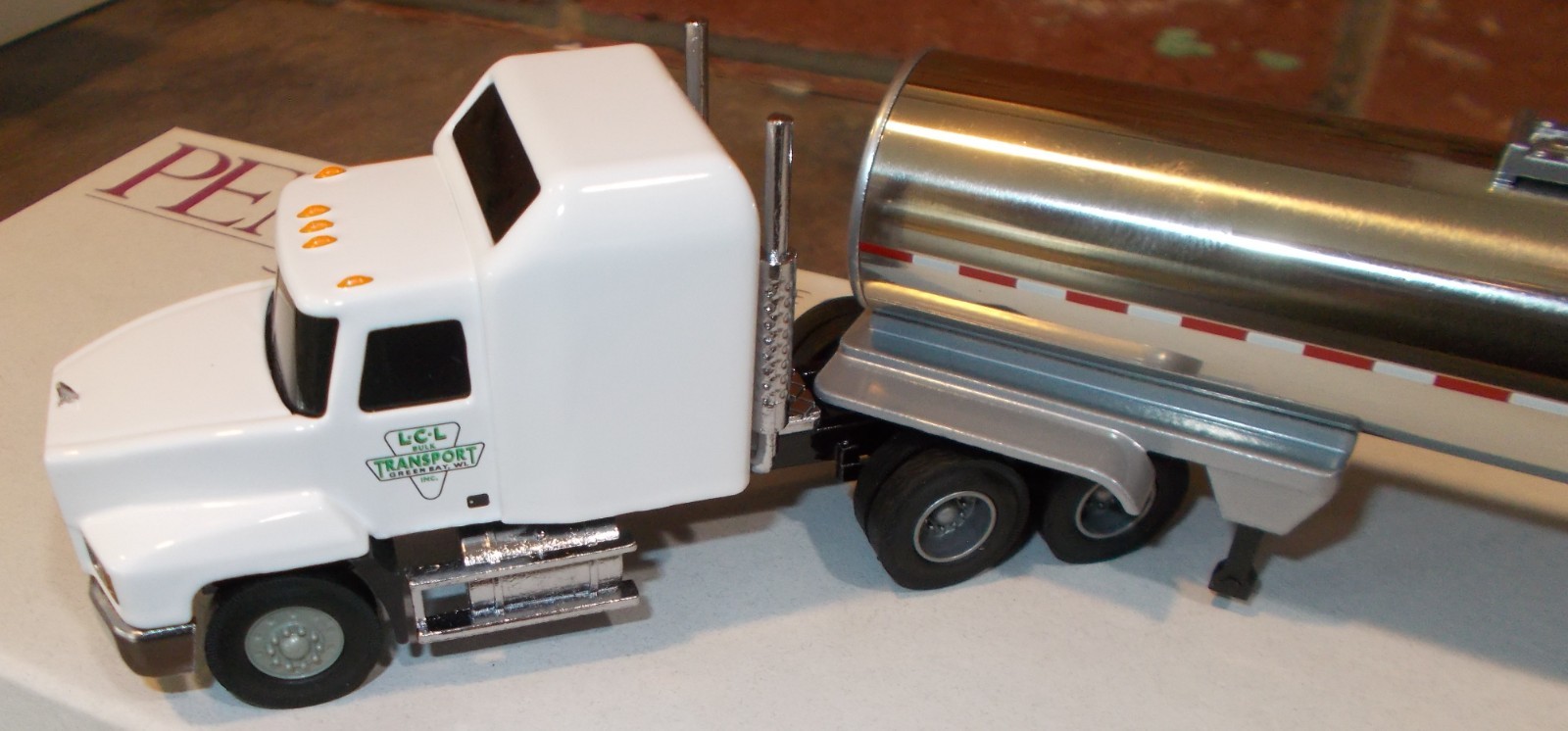 LCL Transit Tanker Green Bay, WI ’01 different door logo Penjoy Truck