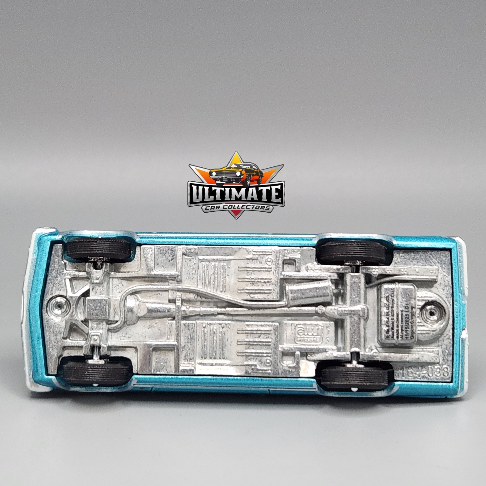 1965 Plymouth Barracuda Formula S Collectible 1/64 Scale Diecast Collector Car