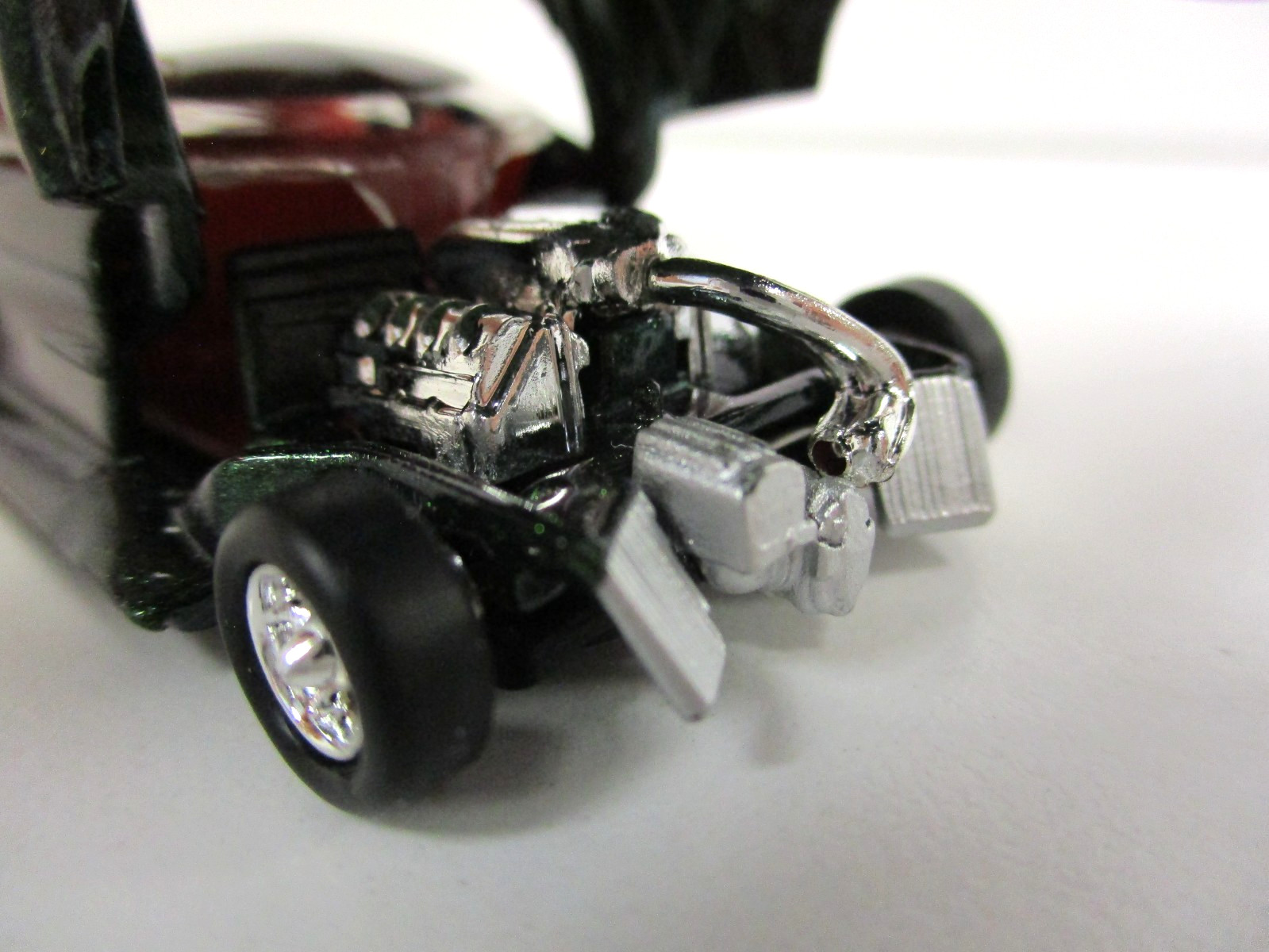 HOT WHEELS – RAREFLOW – CUSTOM 1933 CHRYSLER AIRFLOW – REAL RIDERS – 1/64