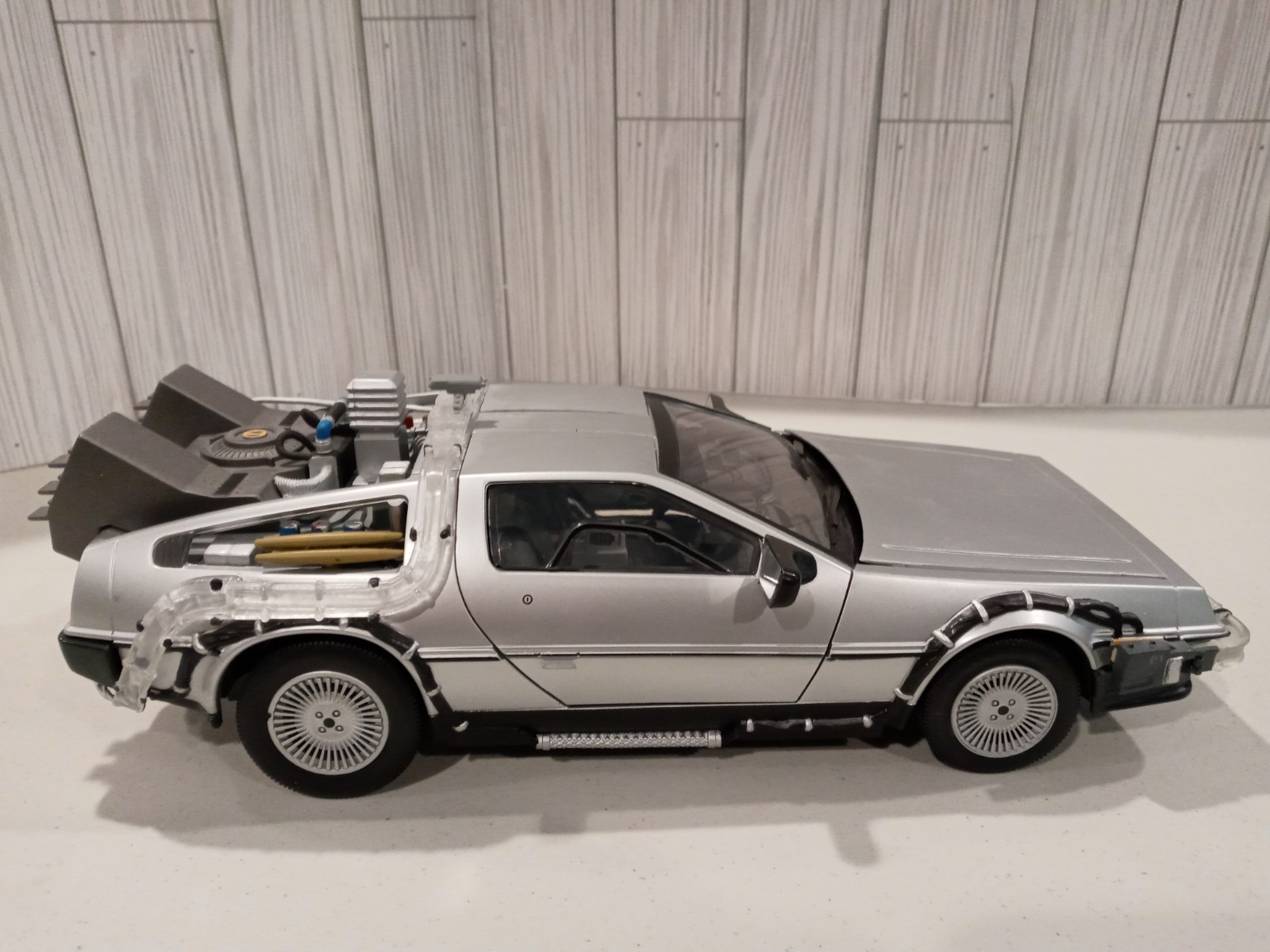 2009 Lights & Sound Diamond Select Back To The Future Delorean 1/15 Scale
