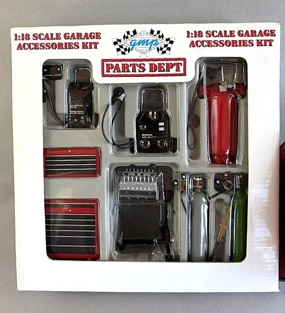 GMP 1:18 scale Garage Accessories Kit Parts Dept & 1932 Ford 3D Pop Up Model Lot