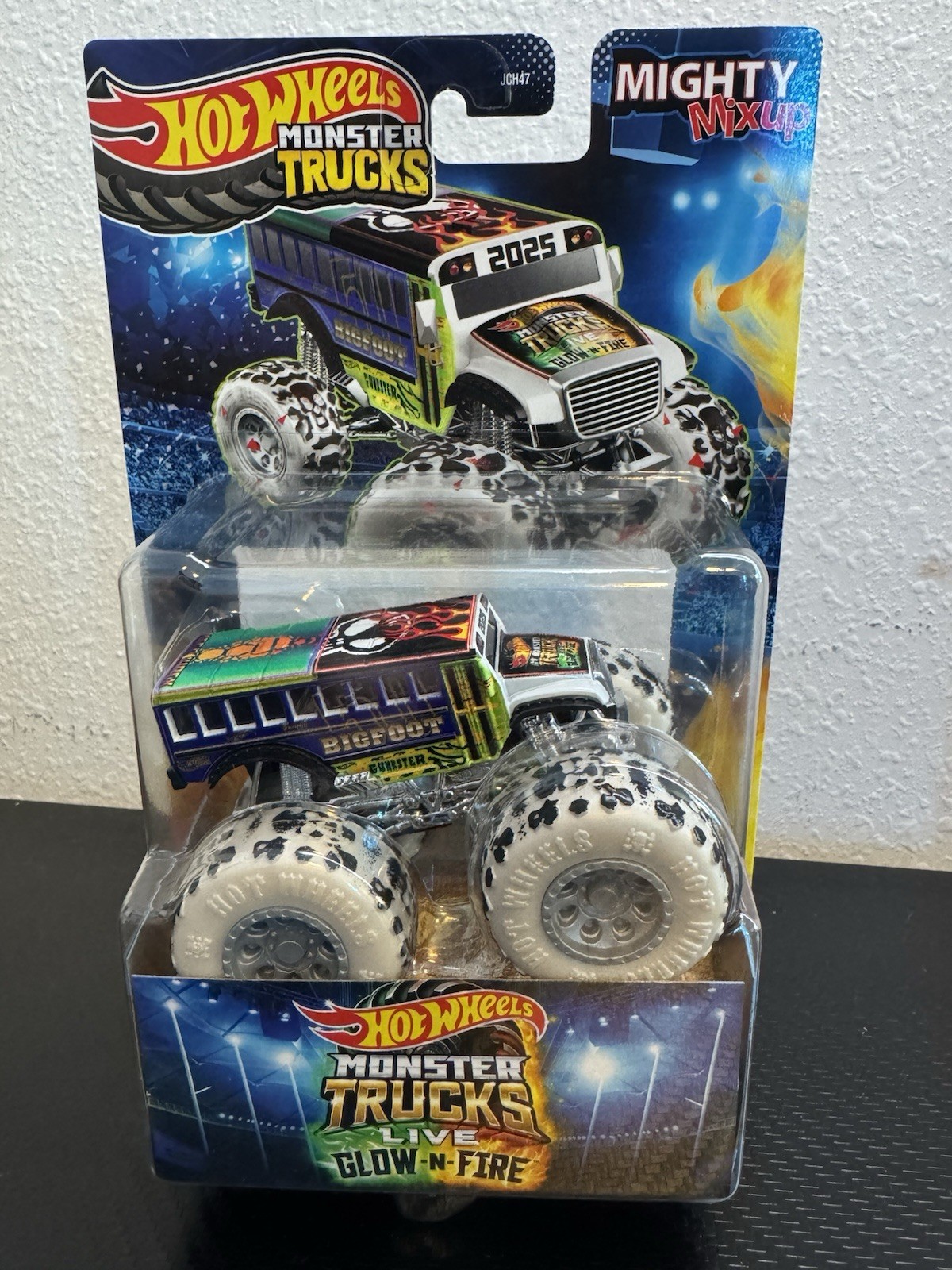 Hot Wheels Monster Trucks Live Glow-N-Fire Mighty Mixup Bigfoot 2025 1:64 Glow