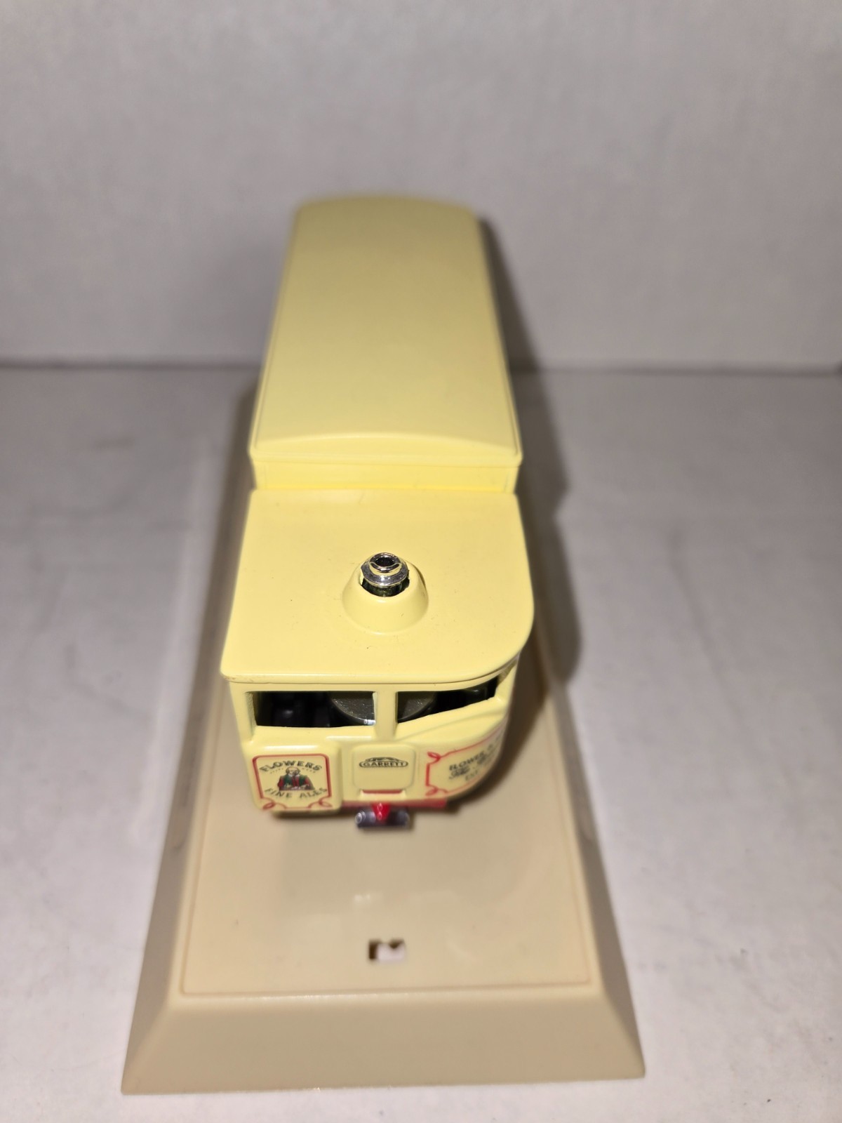 MATCHBOX 1929 GARRETT STEAM WAGON FLOWERS FINE ALES DELIVERY TRUCK WITH STAND