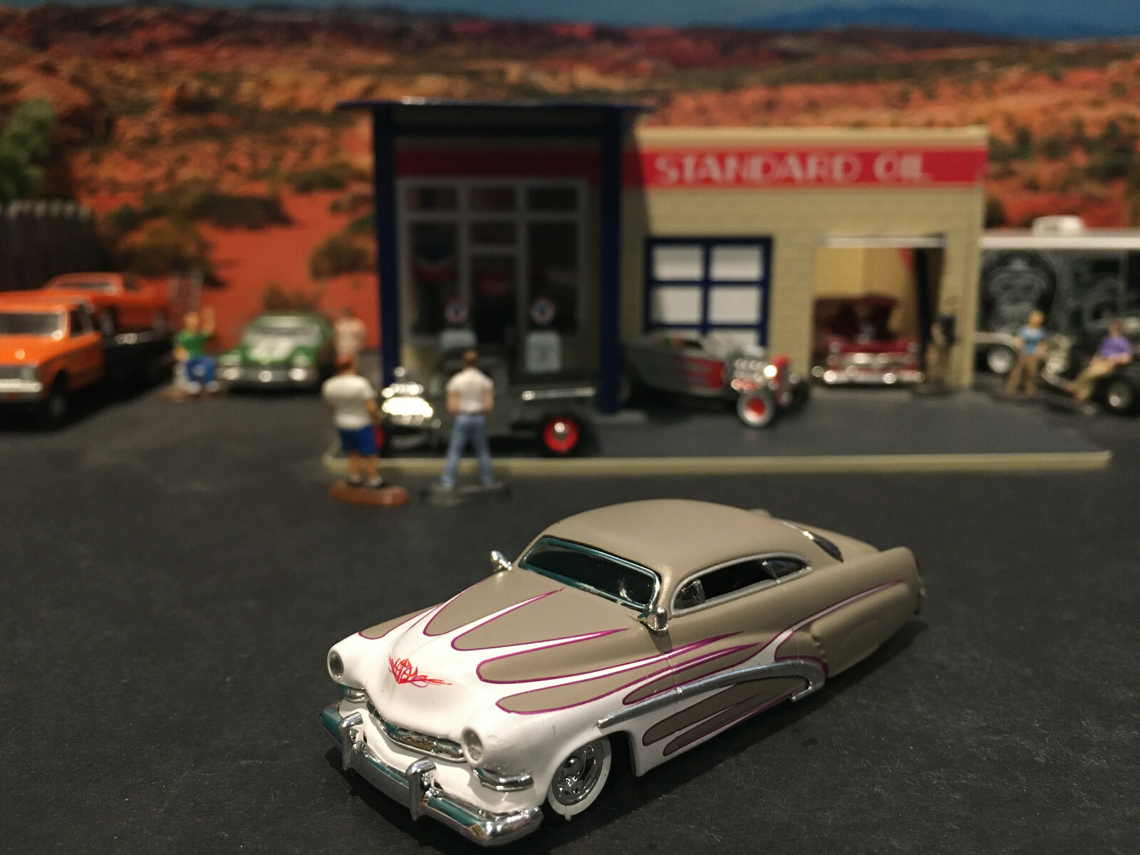 1:64 Hot Wheels LE 1951 51 Merc Mercury Gray with White Scallops Legends