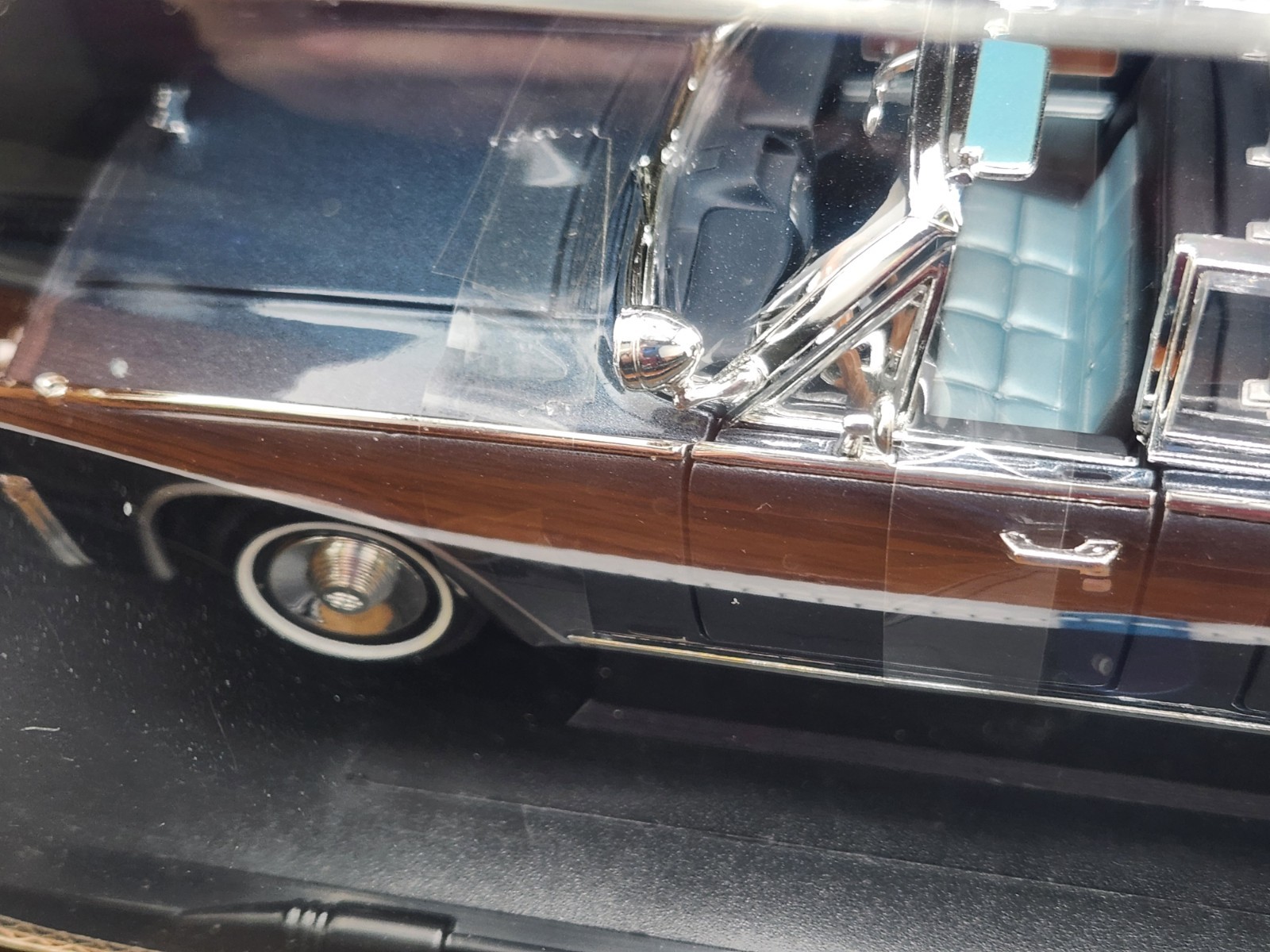 Road Signature Presidential Series 1961 Lincoln X-100 Kennedy Car 1:24 Scale NIB