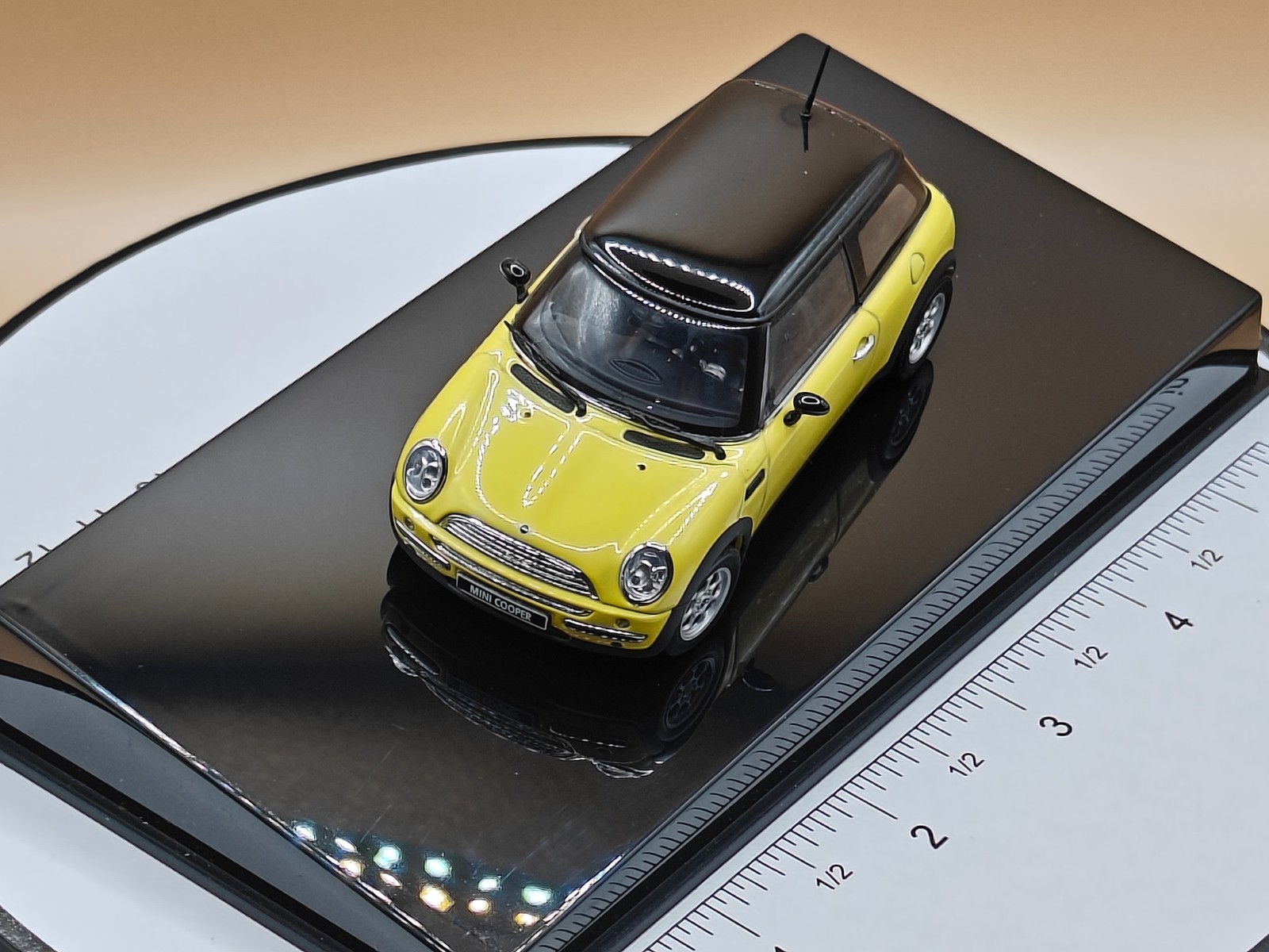 1/43 scale diecast AUTO art BMW Mini Cooper (Yellow)