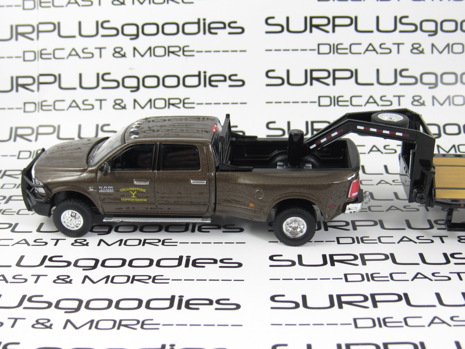 Greenlight Yellowstone 2017 DODGE RAM 3500 LARAMIE Dually w/Gooseneck Trailer