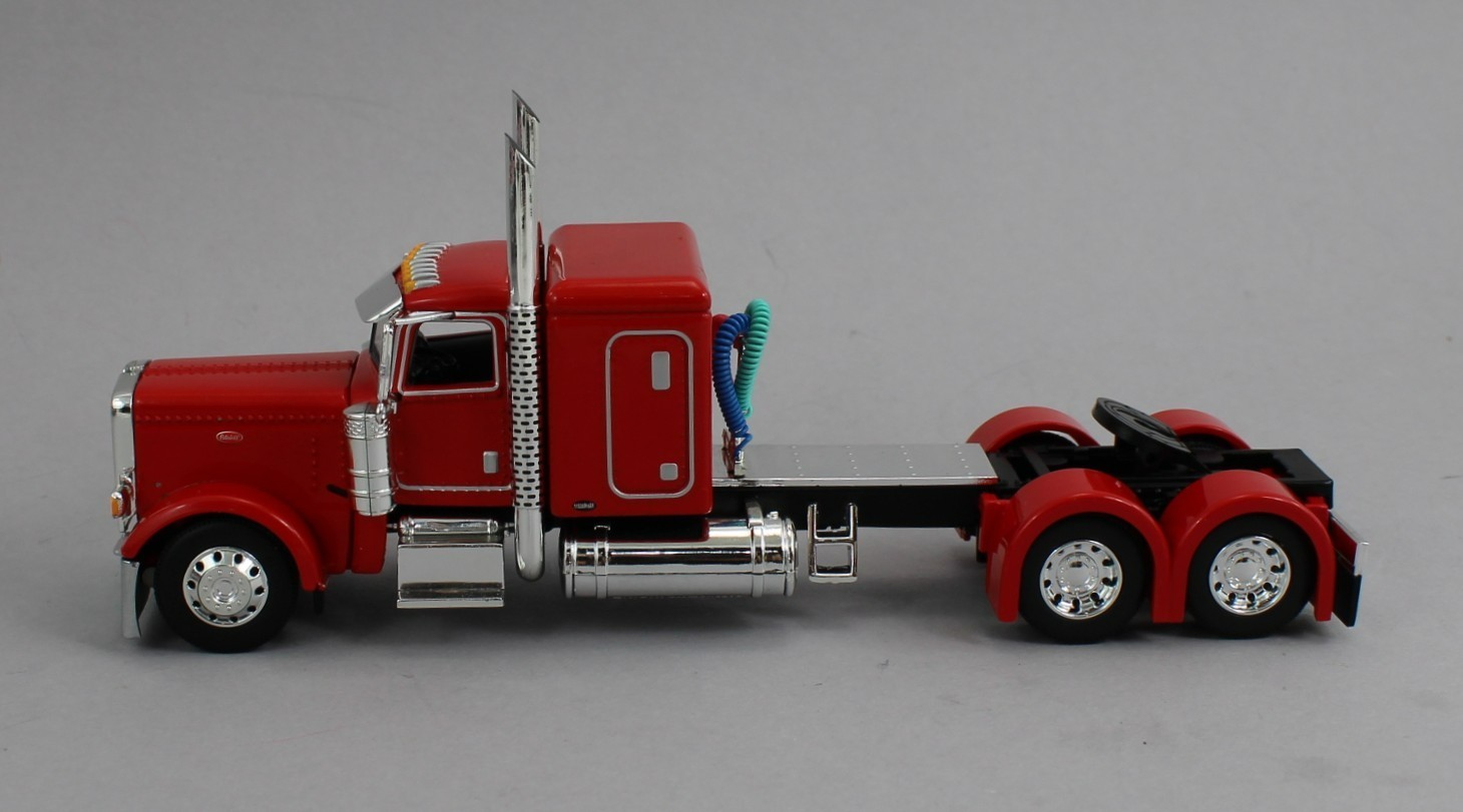 DCP 1:64 *RED AMERICA 250* Peterbilt 389 48″ Flattop w/Wilson Grain Trailer NIB