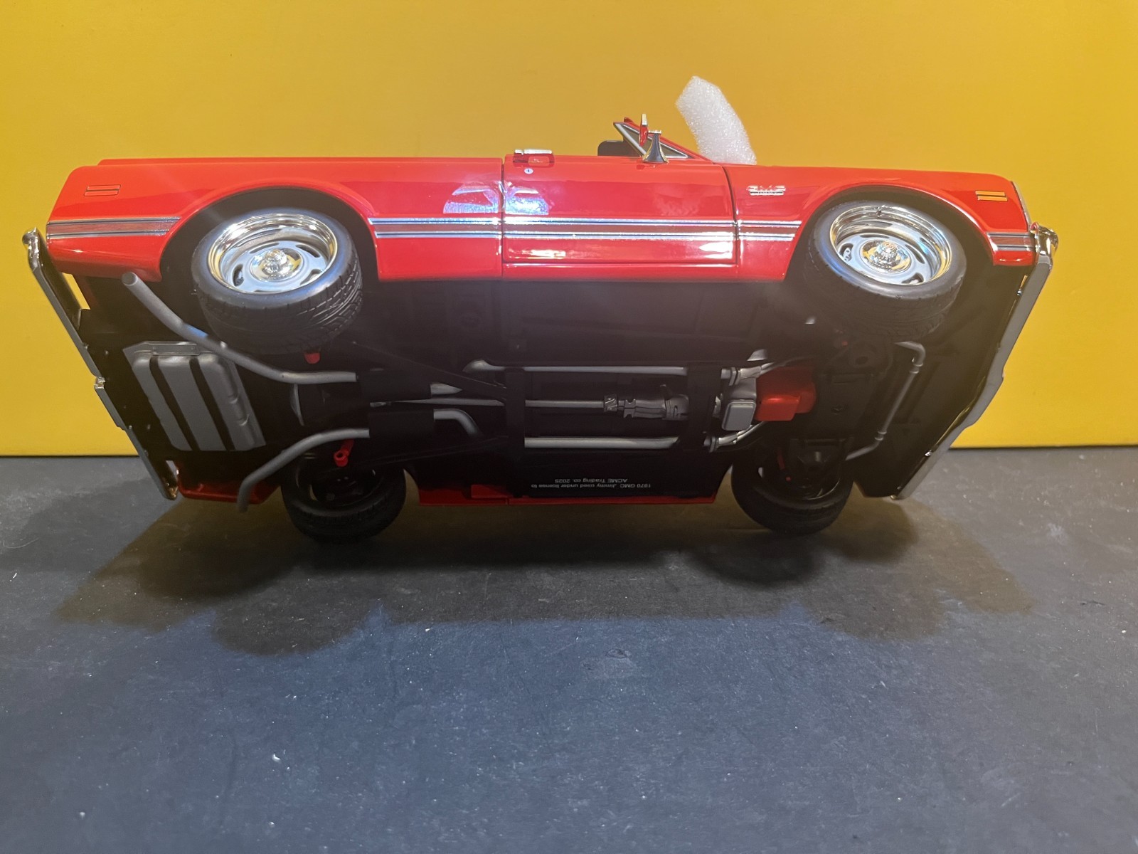 1/18 ACME 1970 GMC JIMMY LOWERD TWD RED WITH WHITE REMOVABLE TOP 1 OF JUST 402