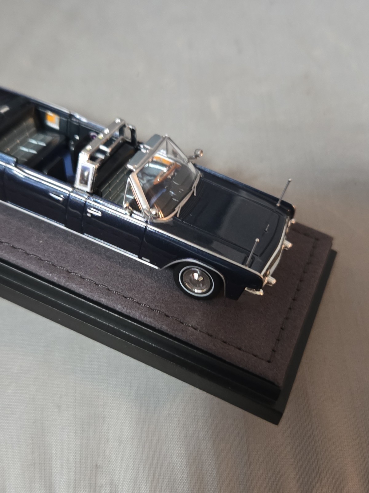 GOC 1:64 1961 Lincoln Continental X100 Luxury Limousine Model Diecast Blue JFK