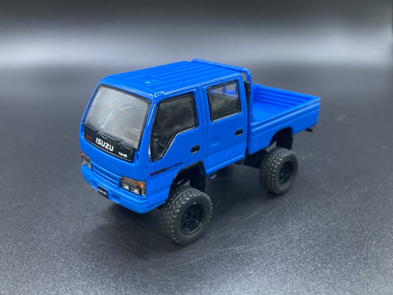 Isuzu NHR Lifted 4×4 Pickup Truck 1/64 Scale Massdi Diecast Custom Model1