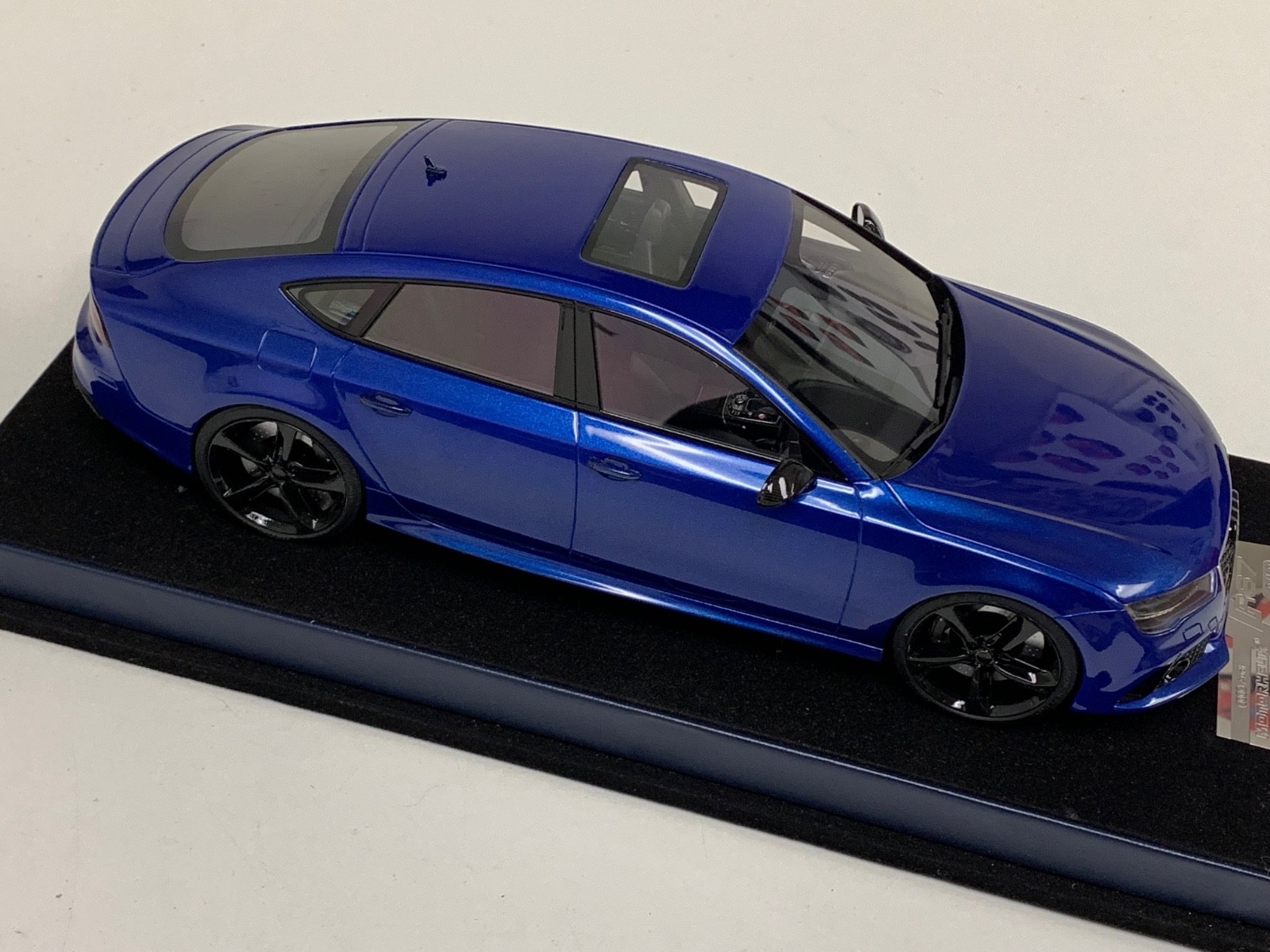 1/18 MotorHelix Audi RS7 from 2020 in Dark Blue limited to 50 Pieces