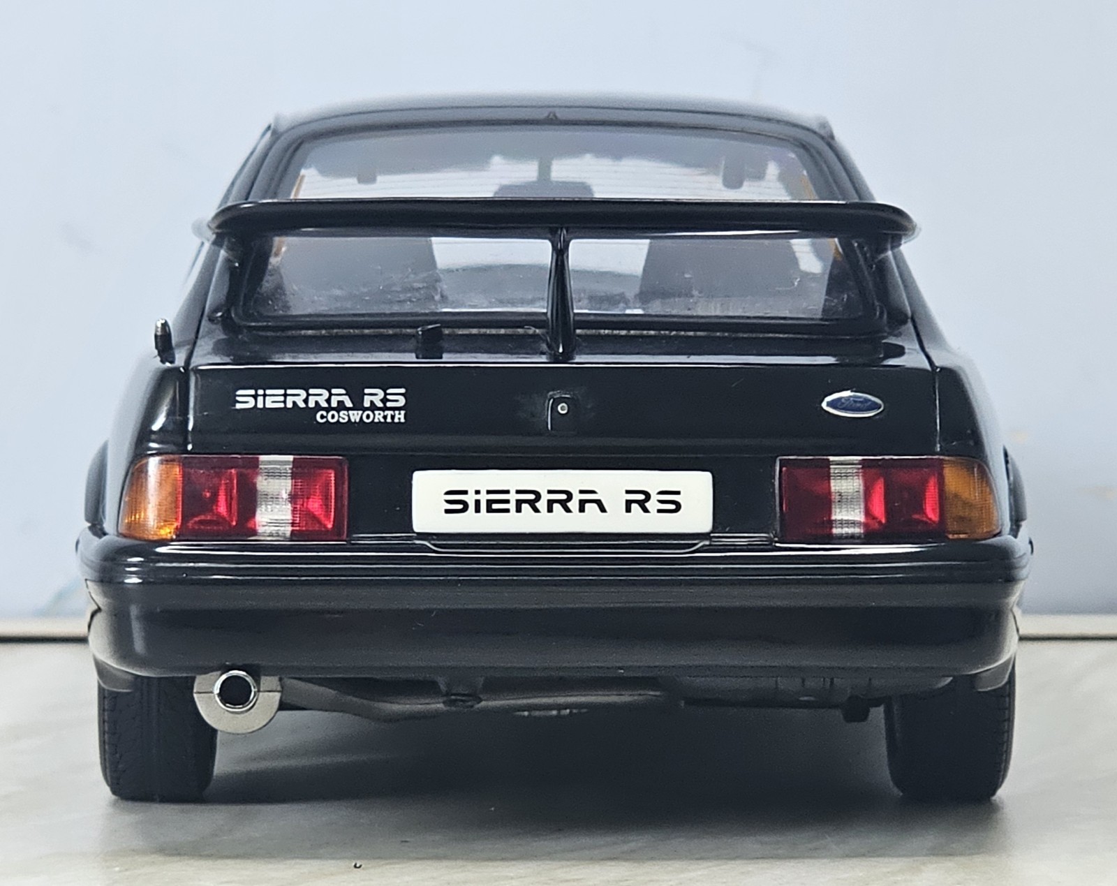 Autoart 1:18 Ford Sierra RS Cosworth black Damaged