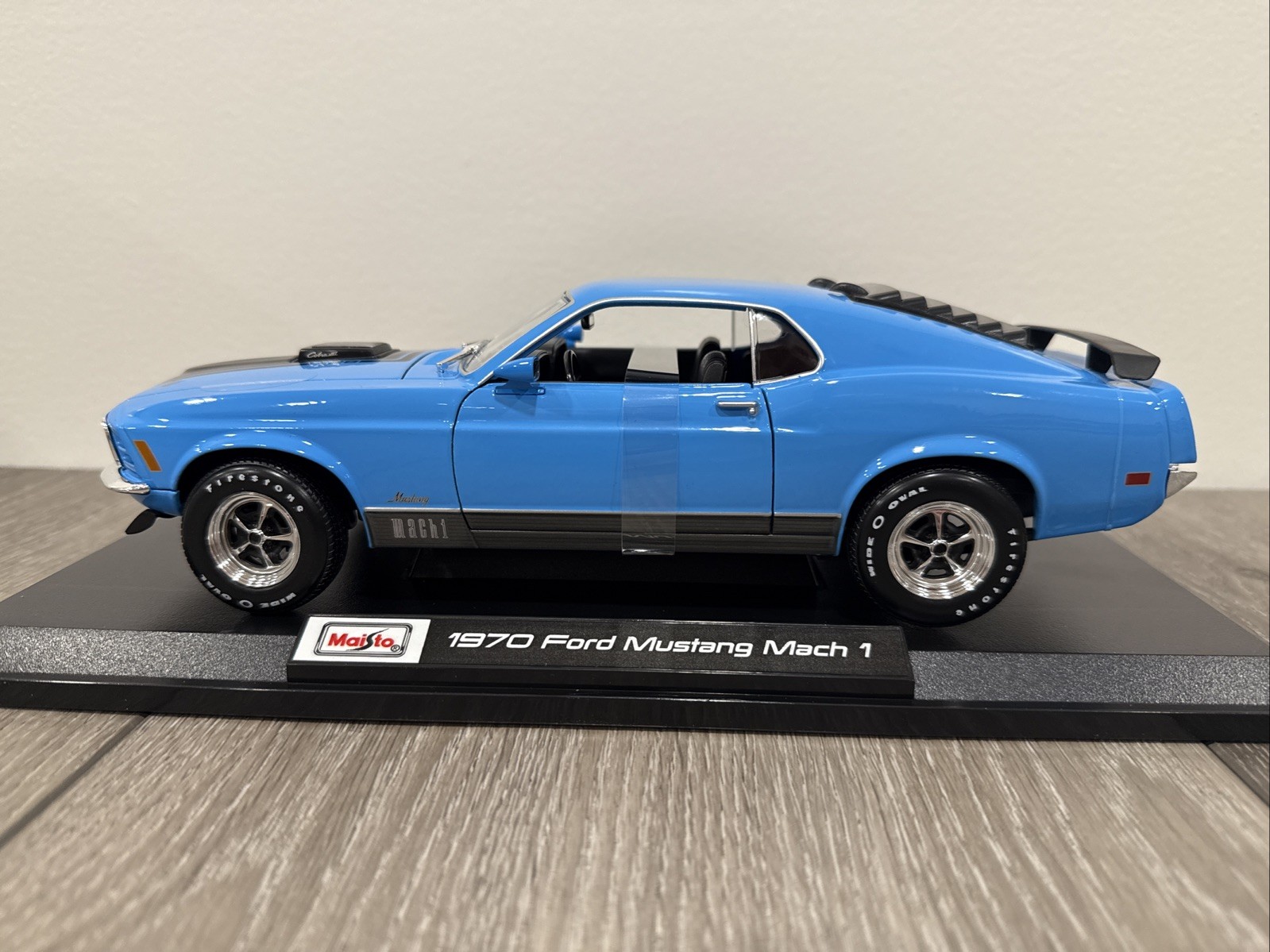 BACK IN** 1970 Ford Mustang Mach 1 – Blue 1/18 Scale Maisto Exclusive Style