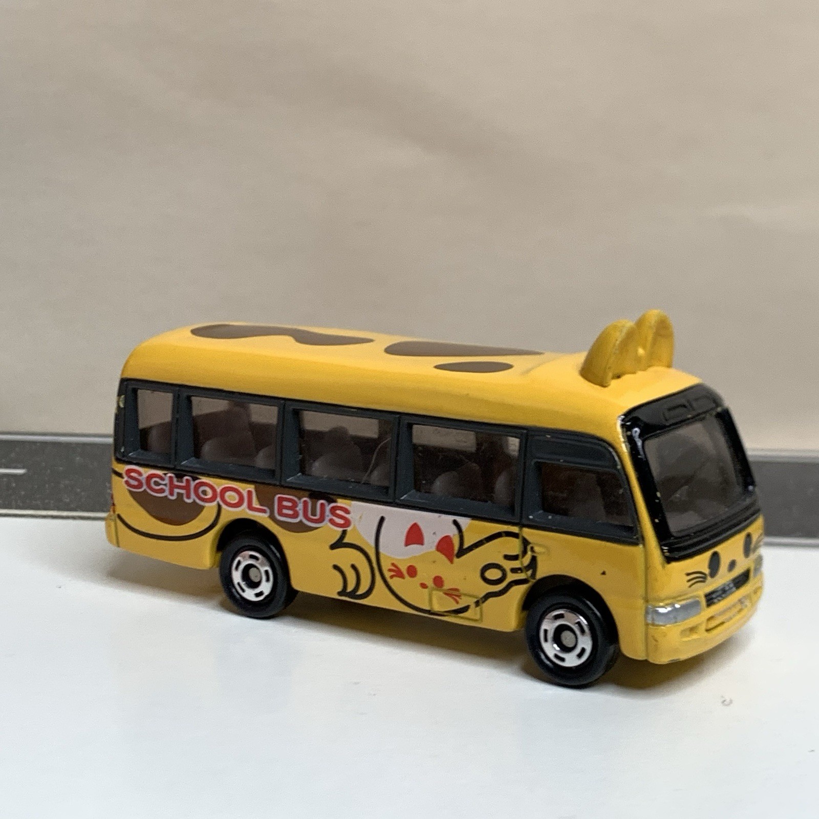 Tomy Tomica #92 Toyota Coaster Kindergarten Cat Animal School Bus Yellow 1/89