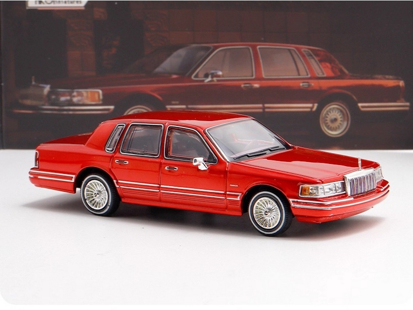 `MK 1/64 1992 Lincoln Town Car Red Diecast Car Model Toy Collector Gift